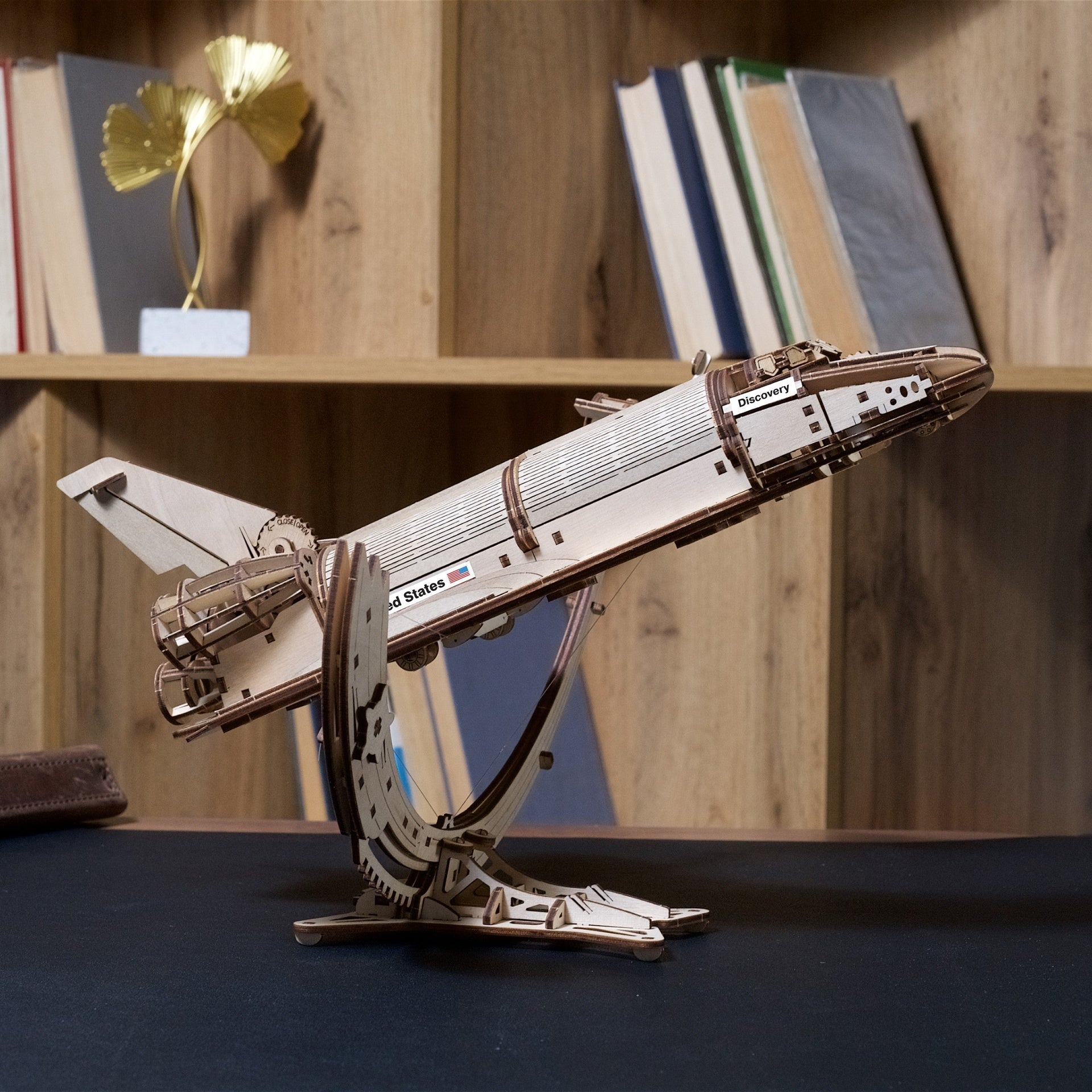 ugears-nasa-space-shuttle-discovery-modellino-meccanico-in-legno image 8
