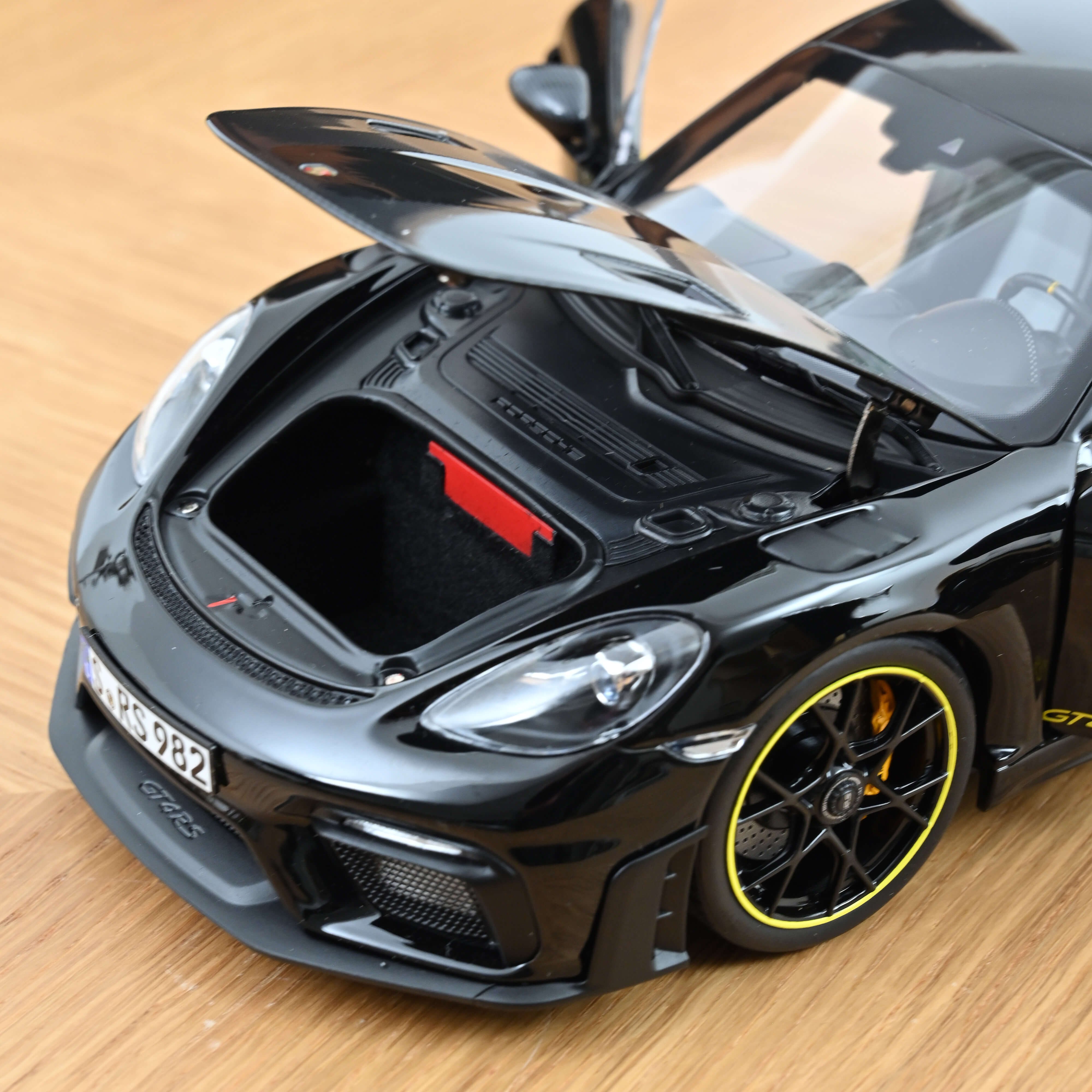 norev-porsche-cayman-gt4-rs-pack-weissach-2023-nero-modellino-1-18-edizione-300p image 5