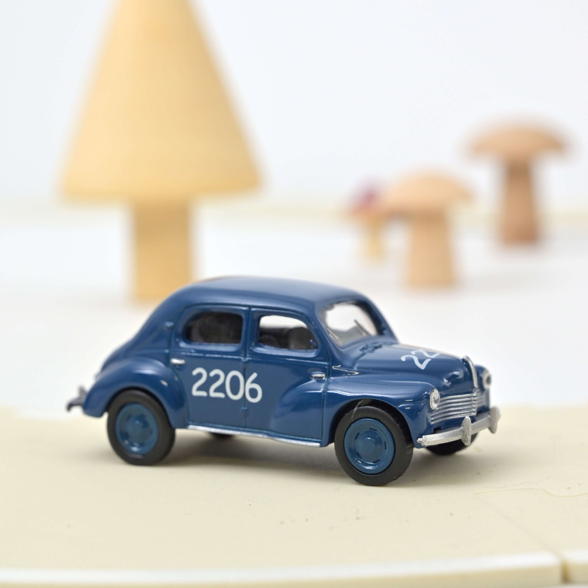 norev-renault-4cv-1954-racing-2206-modellino-auto-1-54 image 1