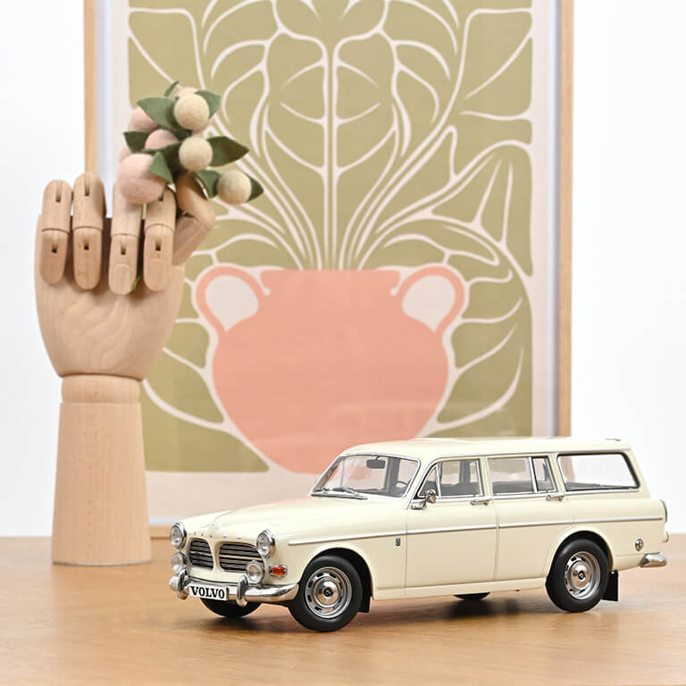 norev-volvo-amazon-break-1968-1-18-bianco-perla image 1