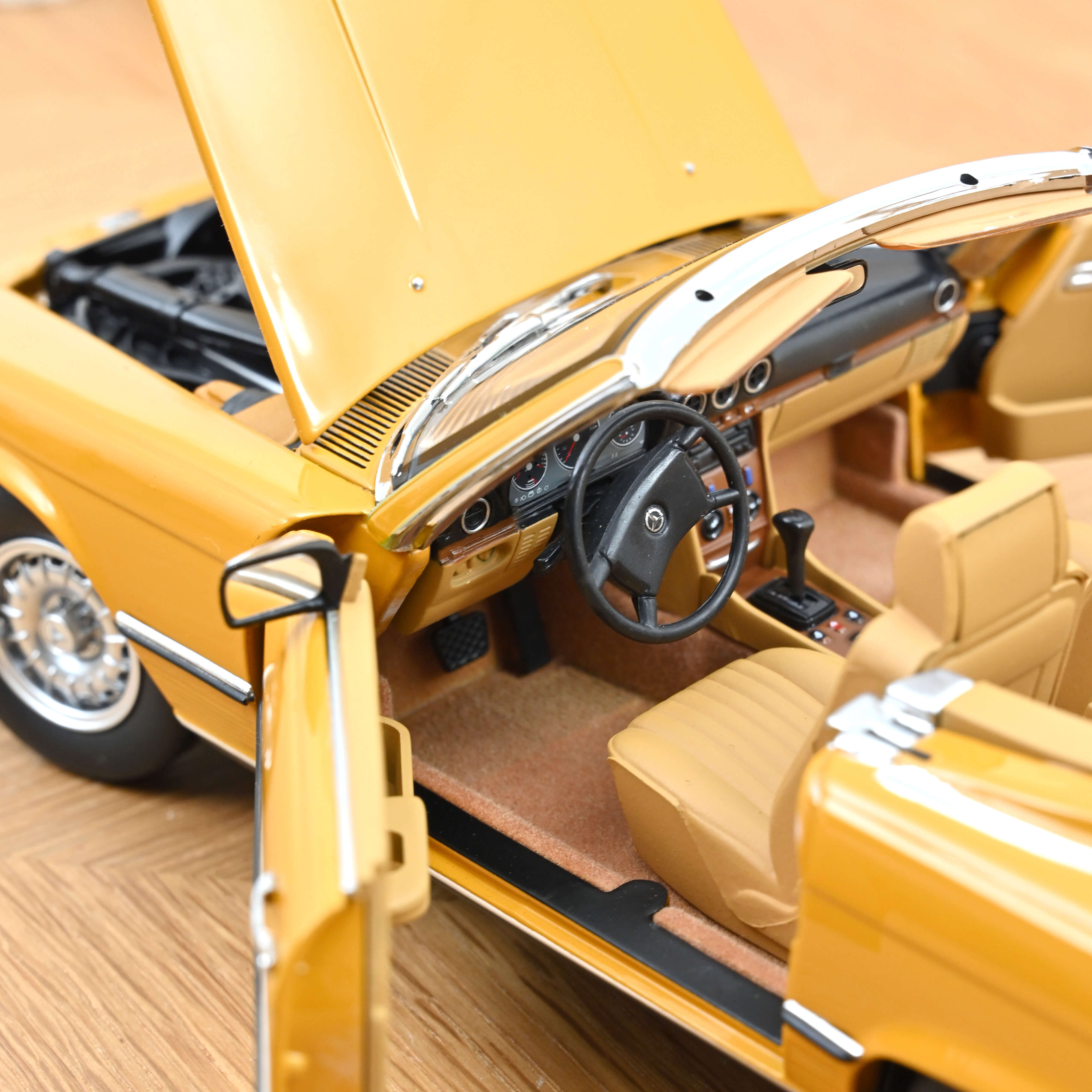norev-mercedes-benz-450-sl-1975-arancione-cayenne-1-18-modellino-r107 image 5