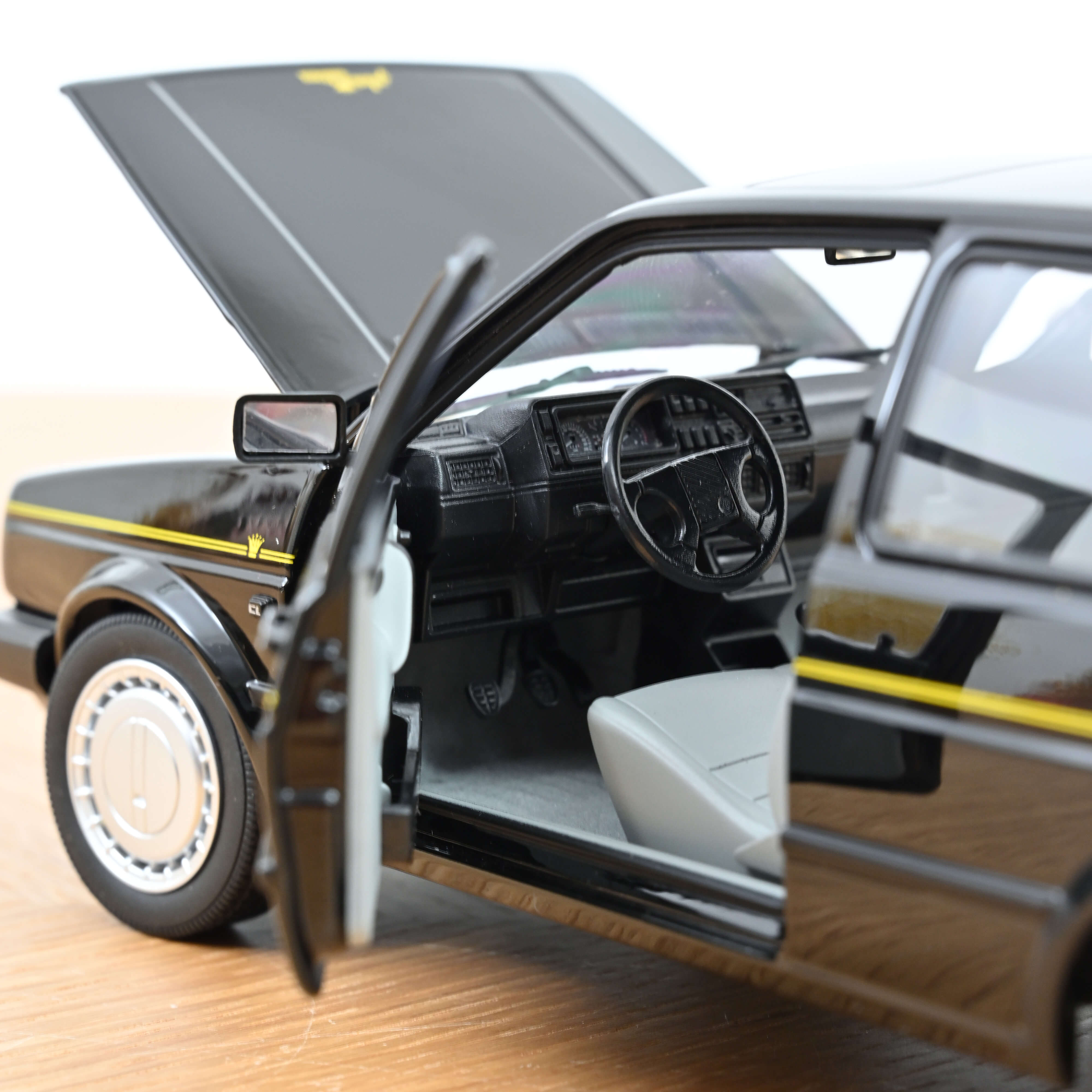 norev-vw-golf-plus-ultra-1990-noir-1-18-edizione-limitata-300-pz image 4