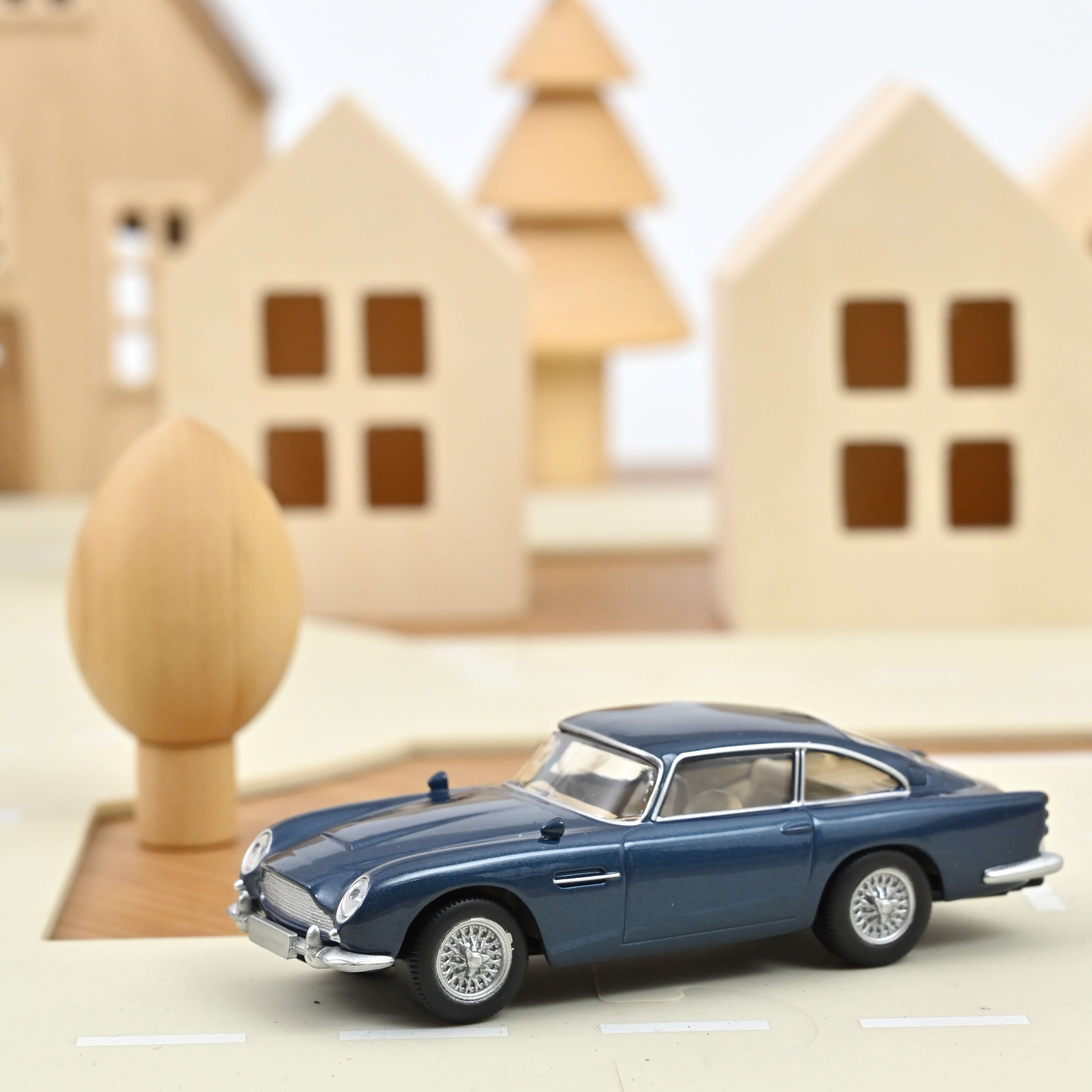 norev-aston-martin-db5-1963-blu-sierra-1-43-guida-a-destra image 1