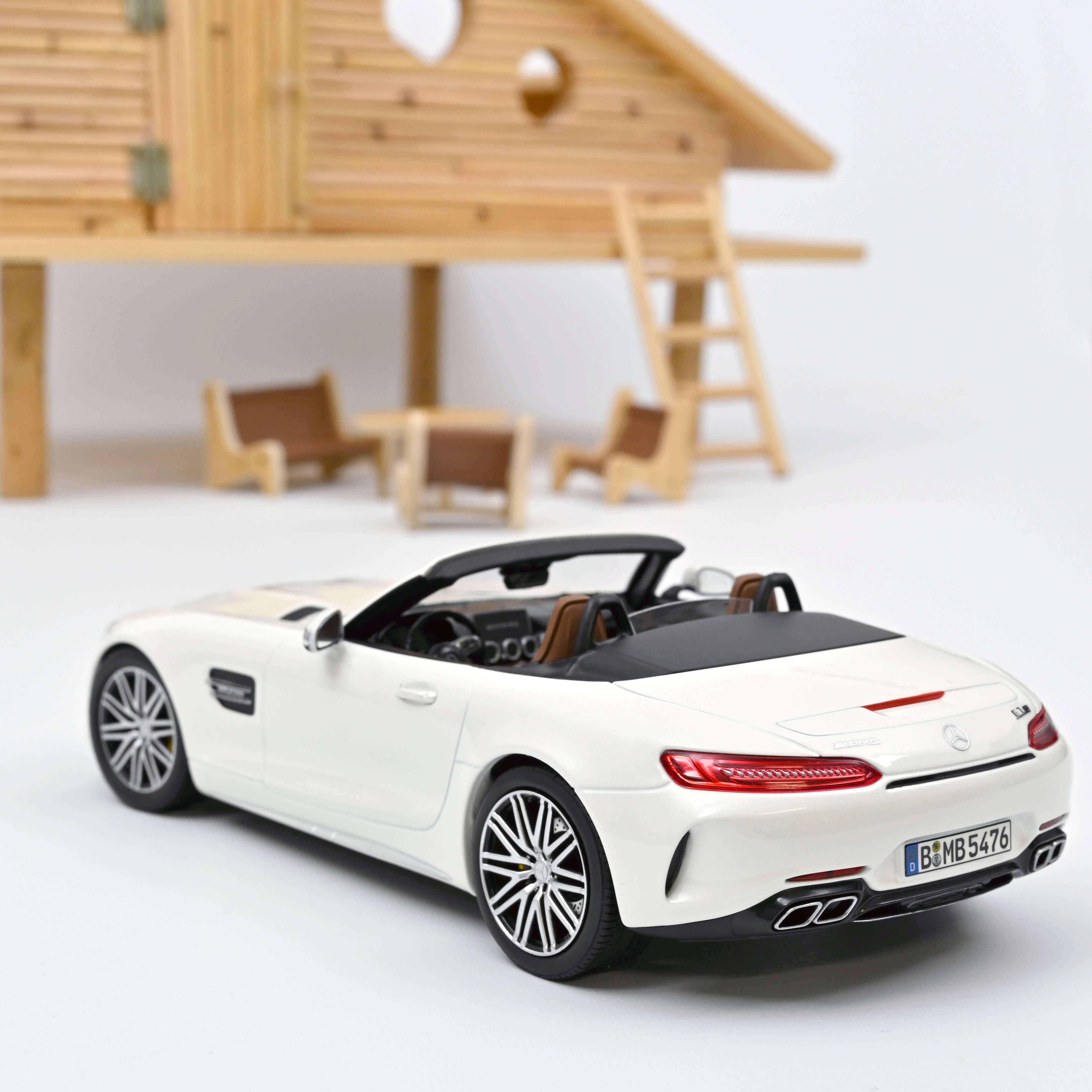 norev-mercedes-amg-gt-c-roadster-2019-modellino-1-18-bianco-metallizzato image 2