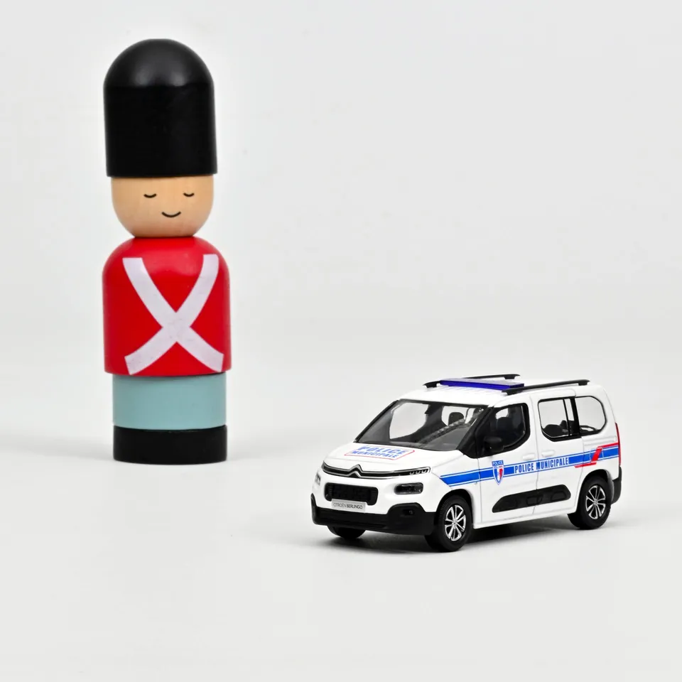norev-citro-n-berlingo-2020-modellino-furgone-1-43-police-municipale image 1