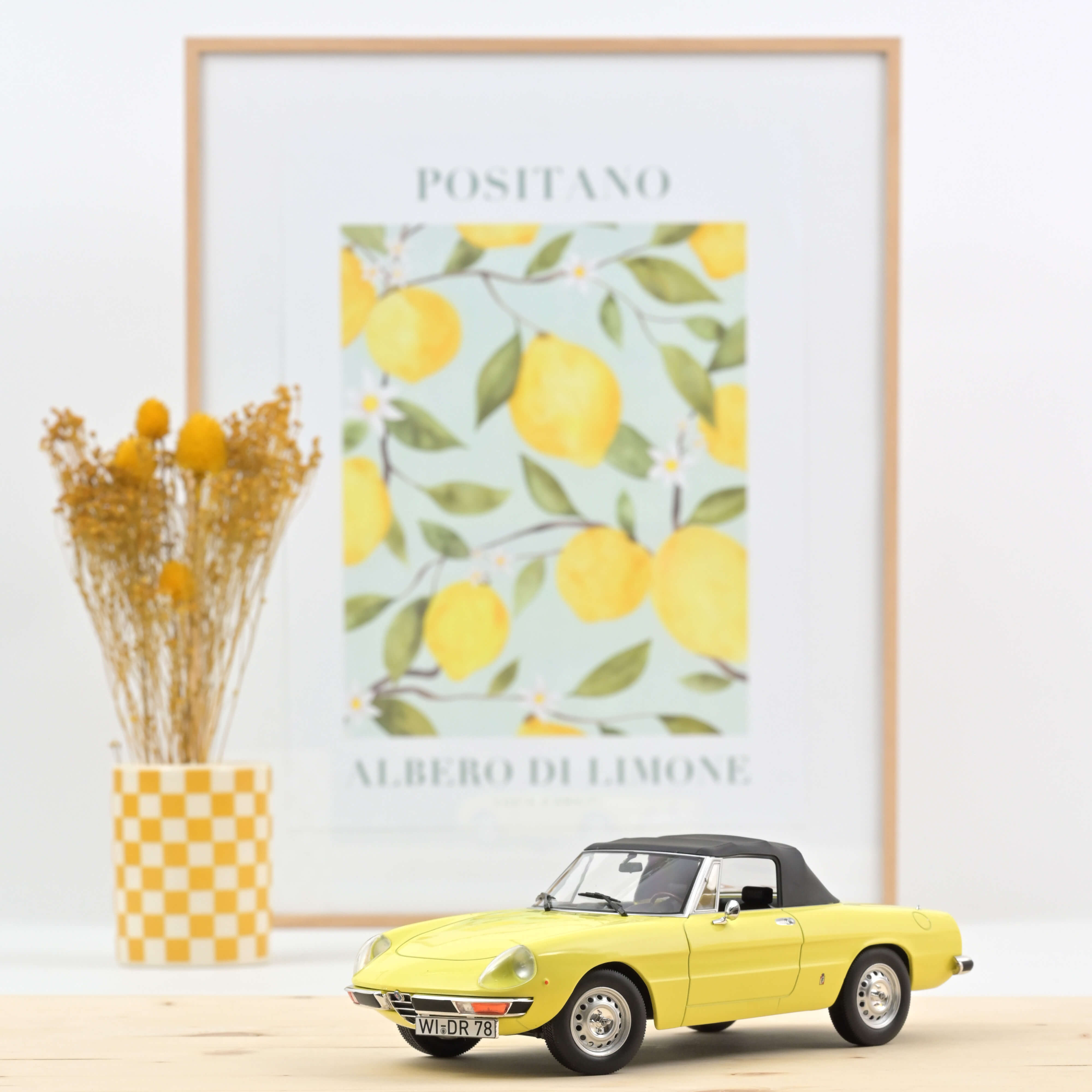 norev-alfa-romeo-2000-spider-veloce-1978-giallo-modellino-auto-1-18-edizione-300 image 2