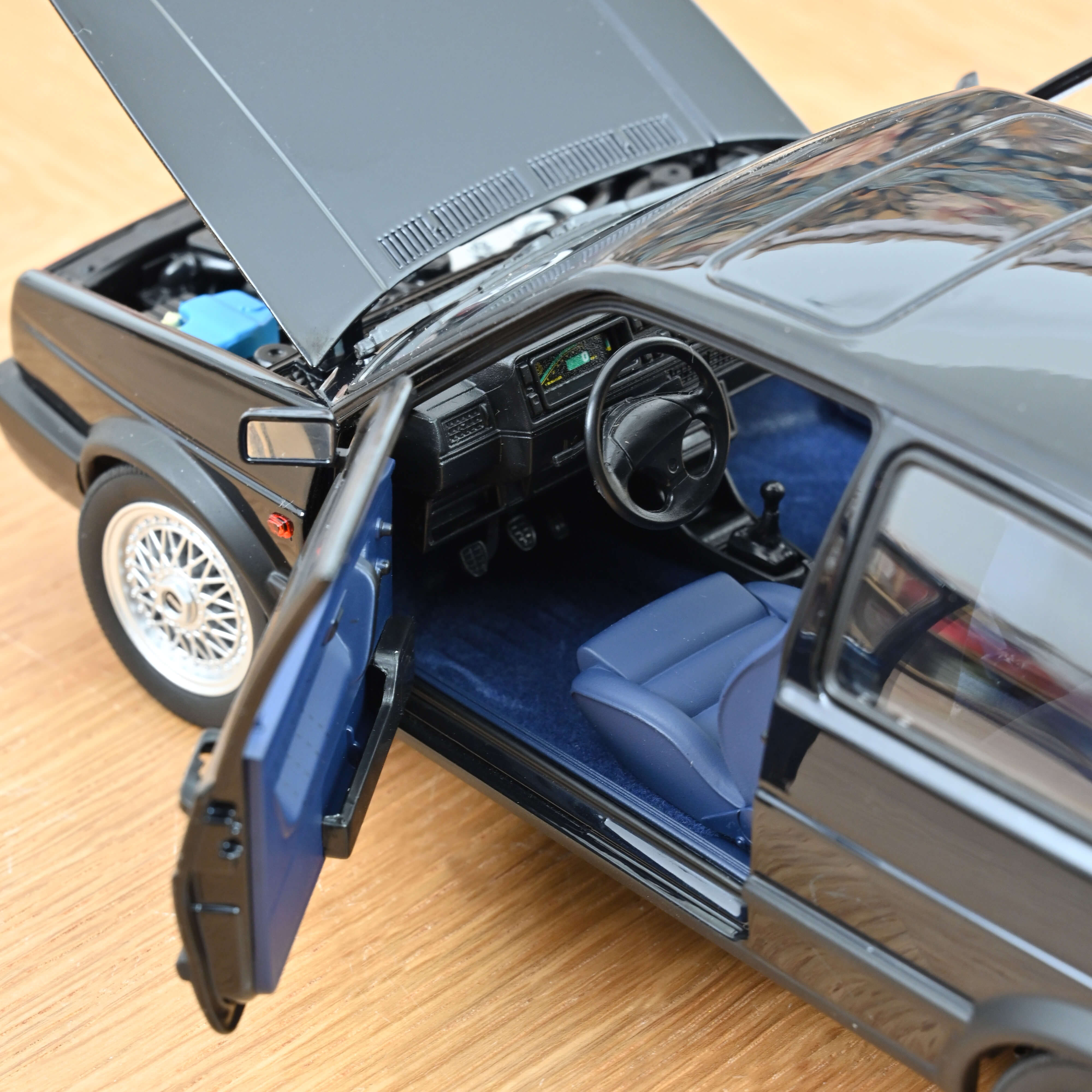norev-vw-golf-gti-edition-blue-1991-modellino-auto-1-18-blu-chiaro-di-luna-metal image 4