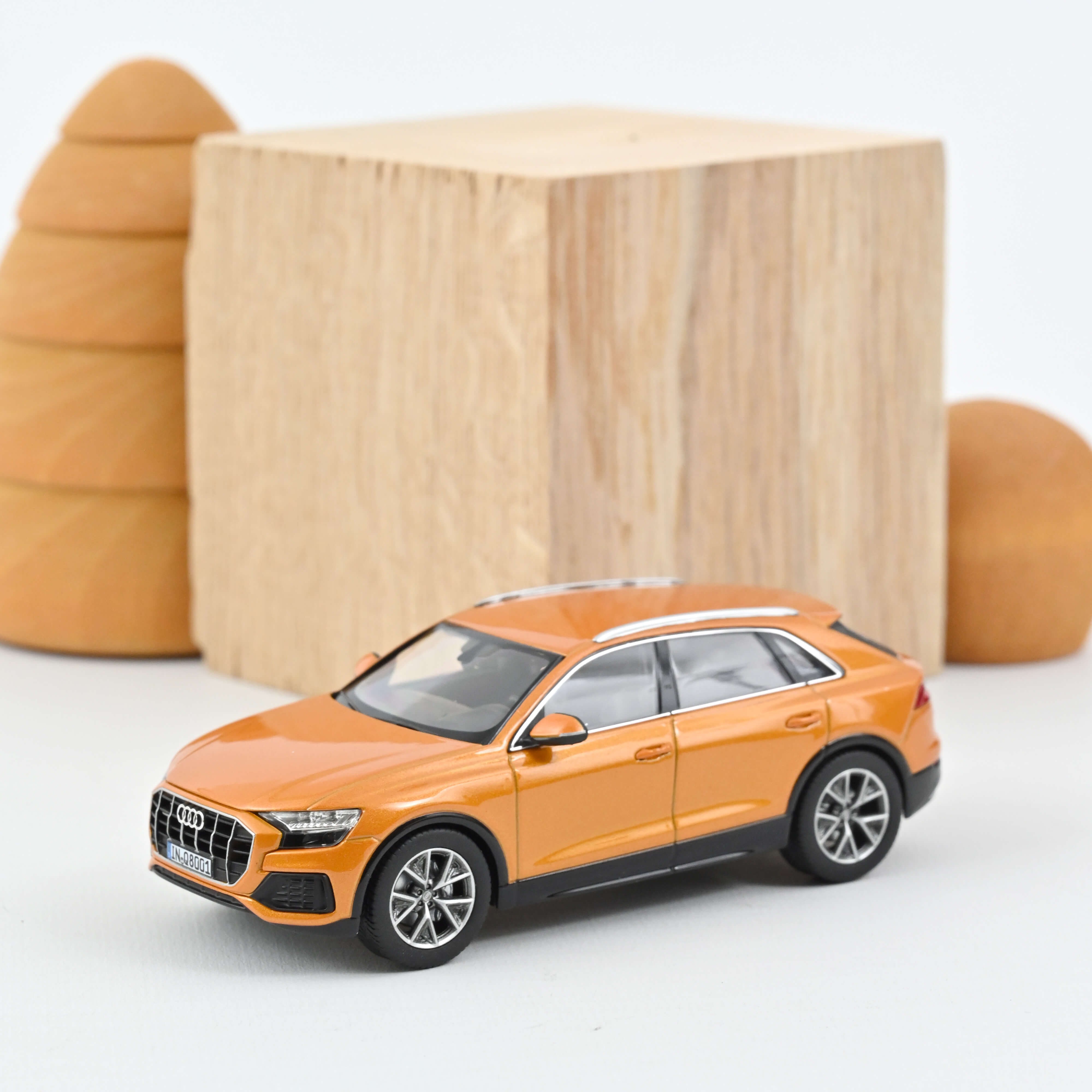 norev-audi-q8-2017-arancio-1-43 image 1