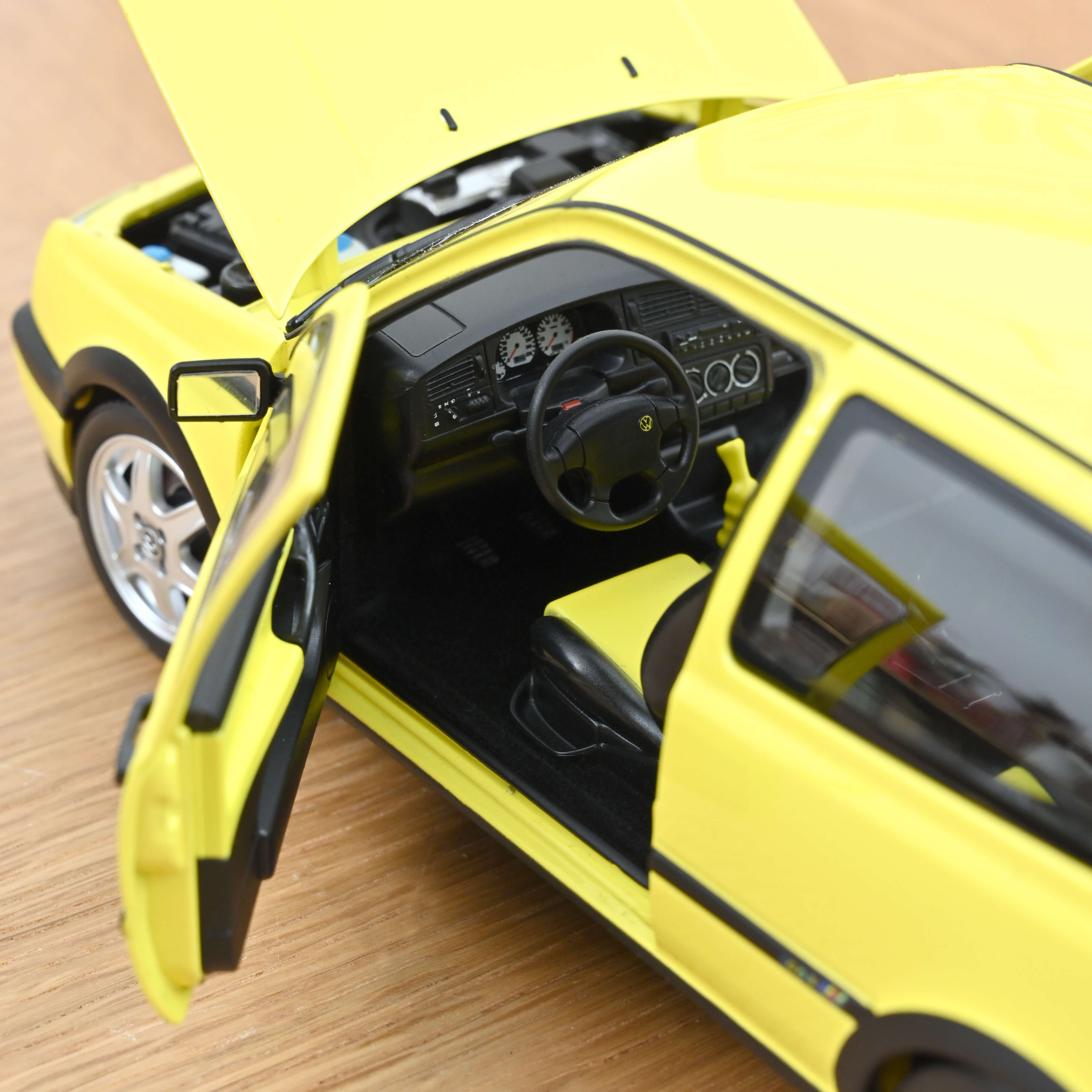 norev-vw-golf-gti-color-concept-1994-gialla-1-18-die-cast image 4