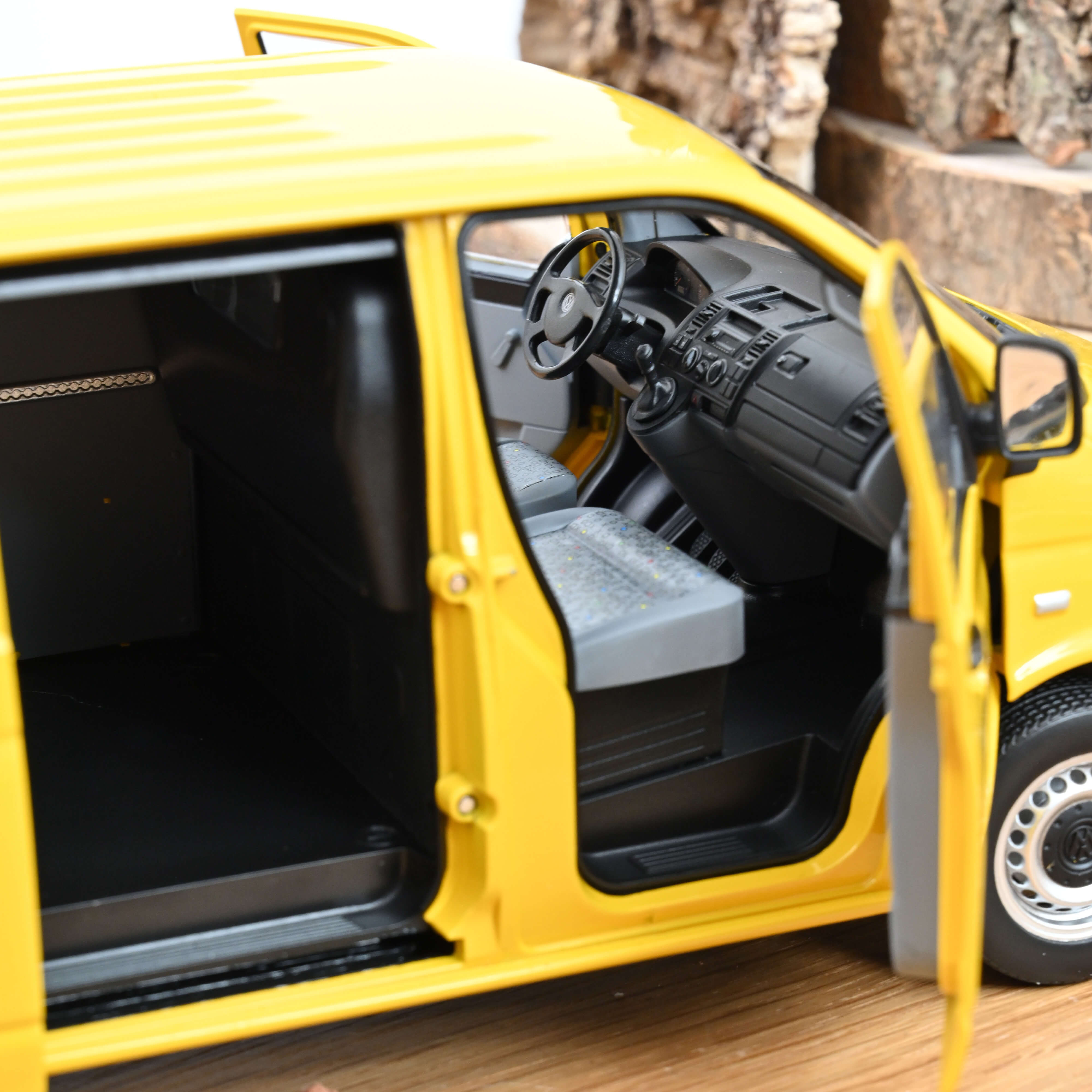 norev-vw-transporter-t5-2003-poste-tedesche-giallo-1-18 image 5