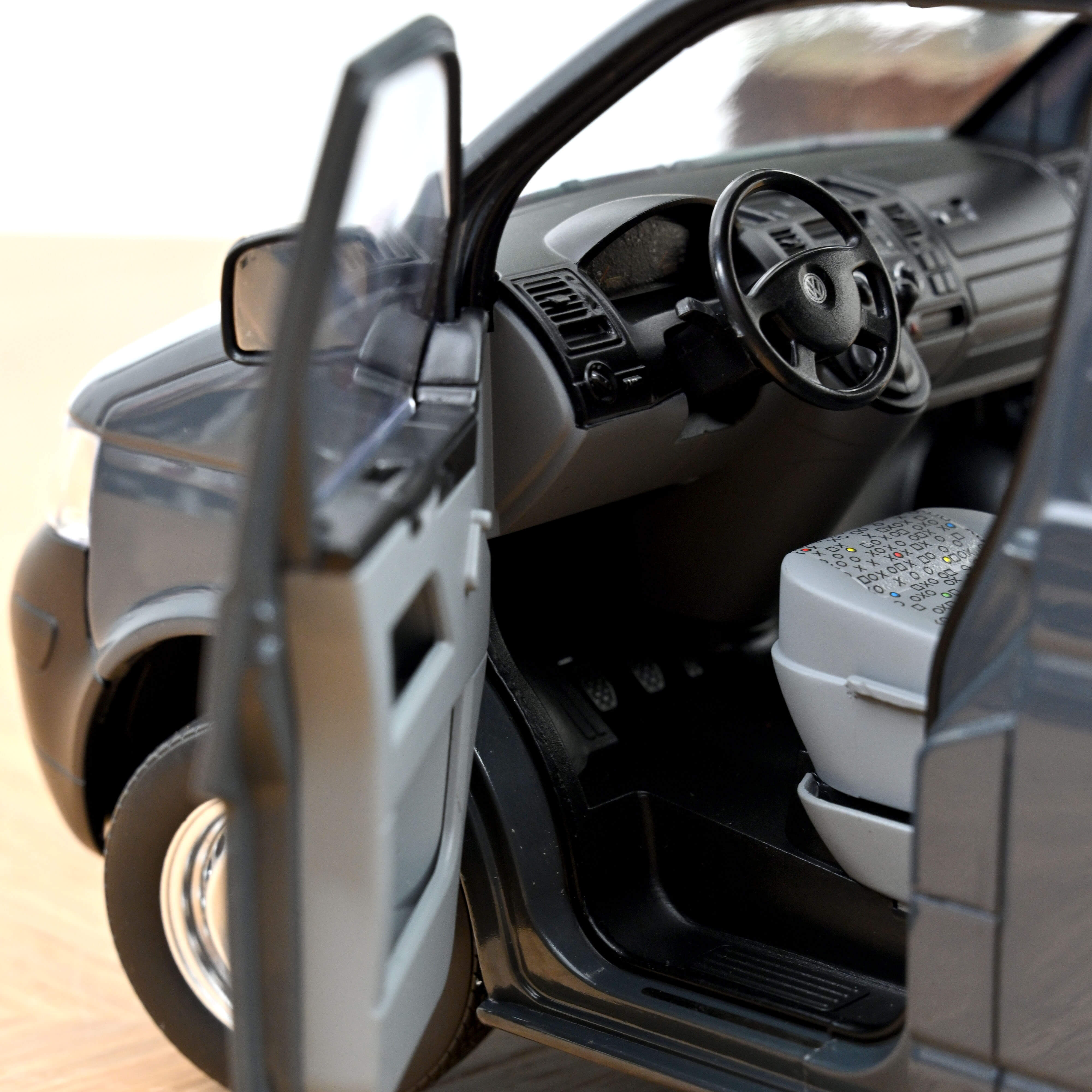 norev-vw-transporter-2003-grigio-antracite-1-18 image 5