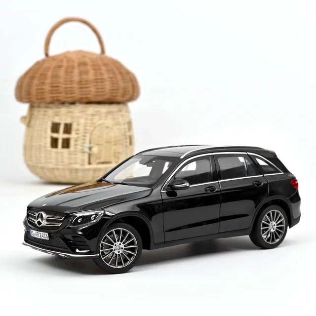norev-mercedes-benz-glc-2015-noir-1-18-modellino-suv-die-cast image 1