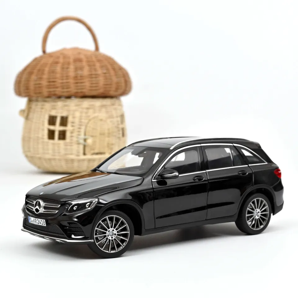norev-mercedes-benz-glc-2015-noir-1-18-modellino-suv-die-cast image 1