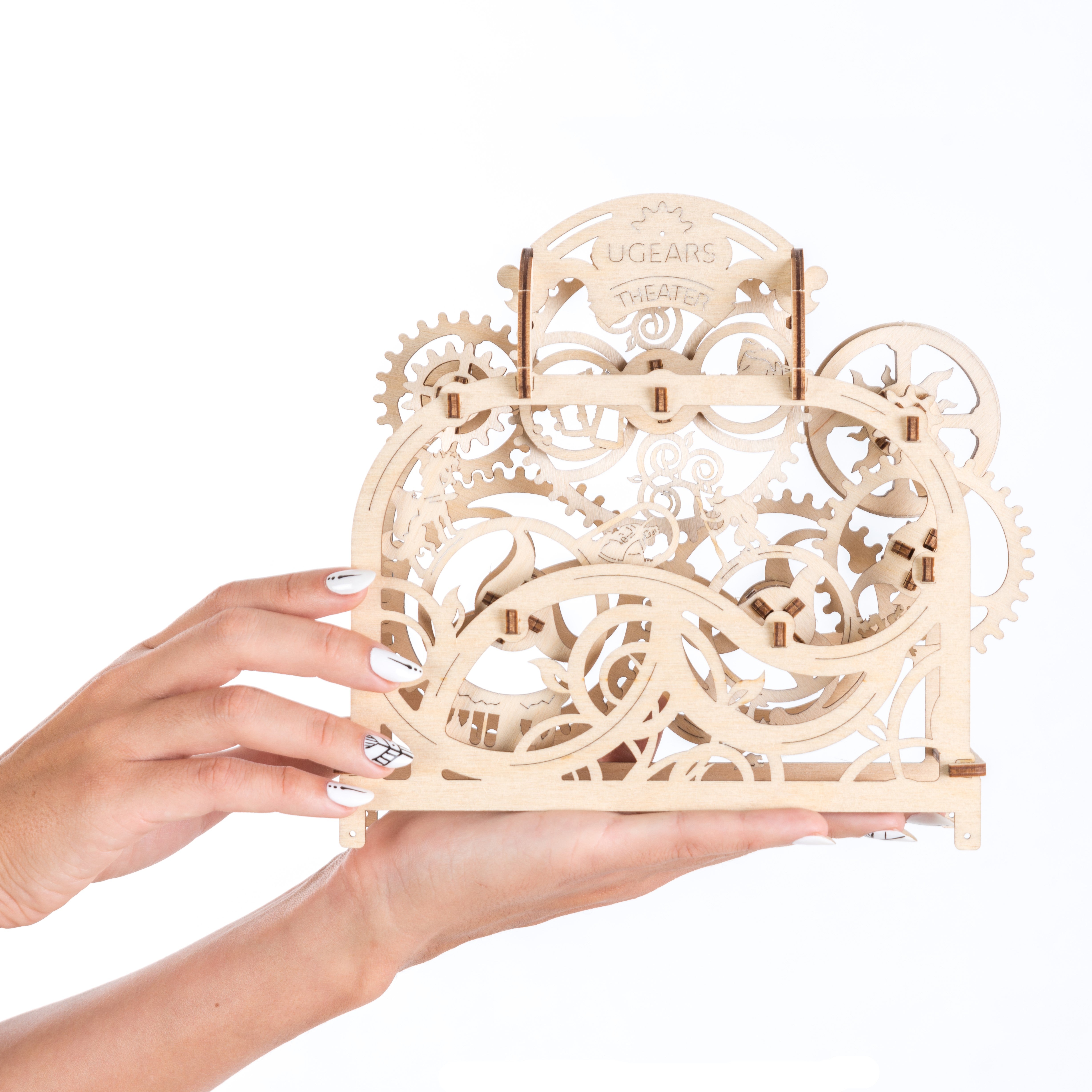 ugears-theater-teatro-meccanico-in-legno-con-personaggi-rotanti image 3
