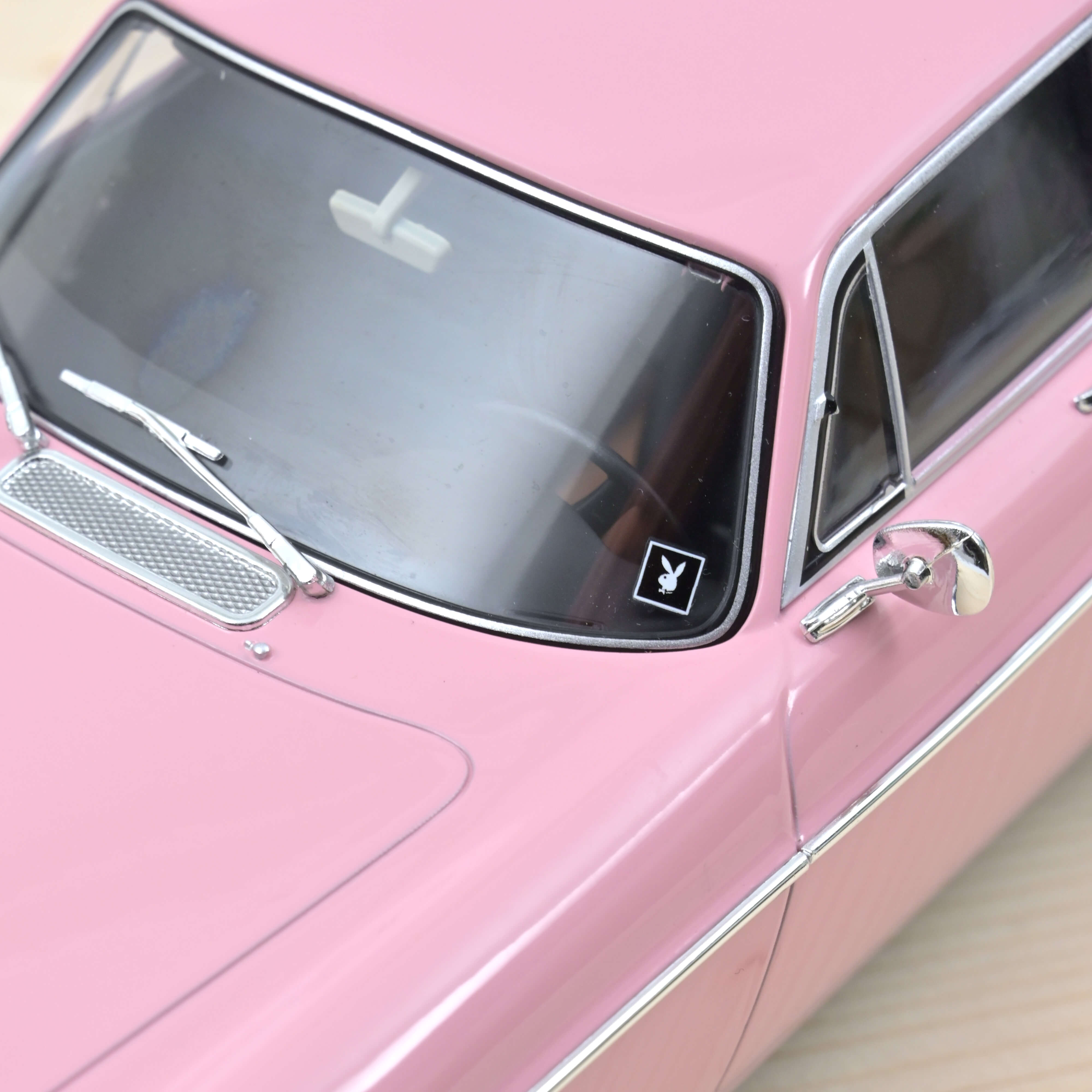 norev-volvo-1800-es-us-version-1973-rose-modellino-auto-1-18-100-pezzi image 4