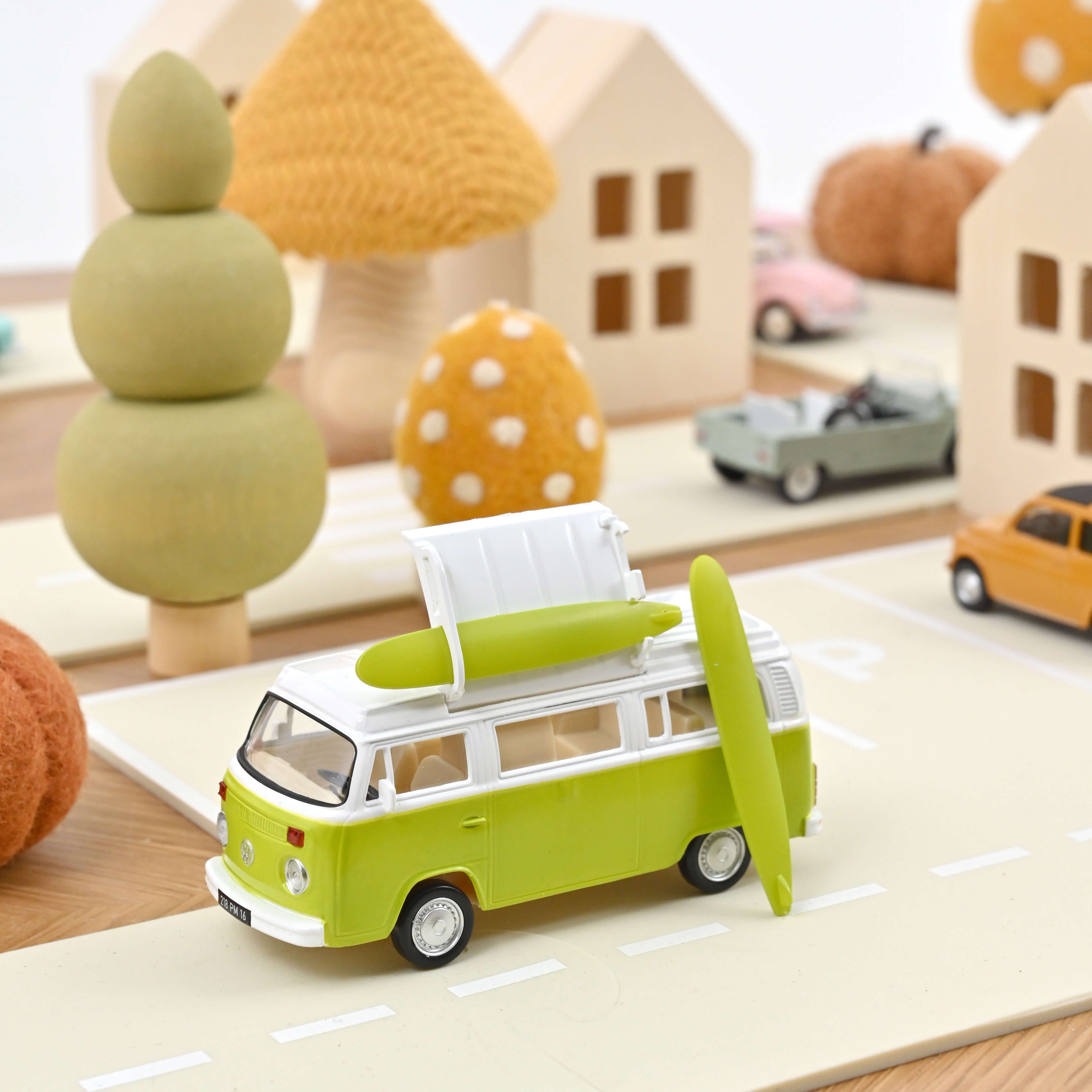 norev-volkswagen-combi-t2b-1973-camper-modellino-1-43-vert-sauge image 1