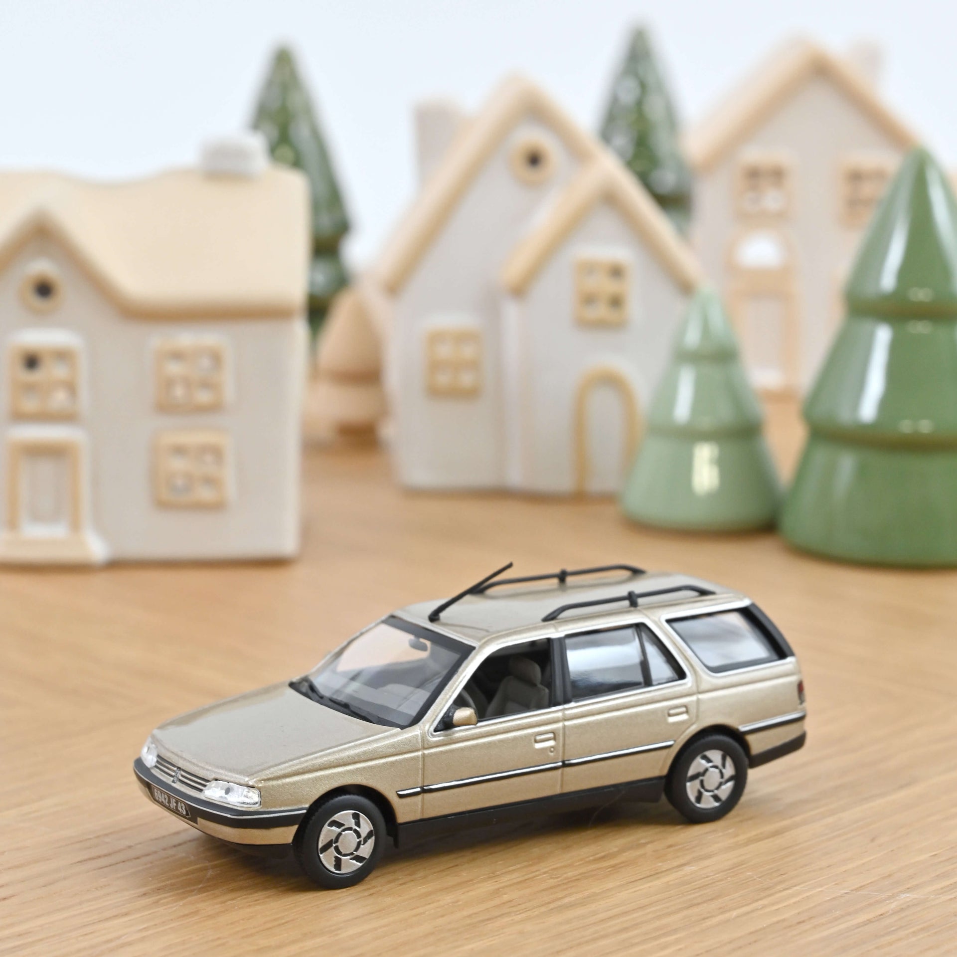 norev-peugeot-405-break-1991-mayfair-beige-metallic-modellino-auto-1-43 image 1