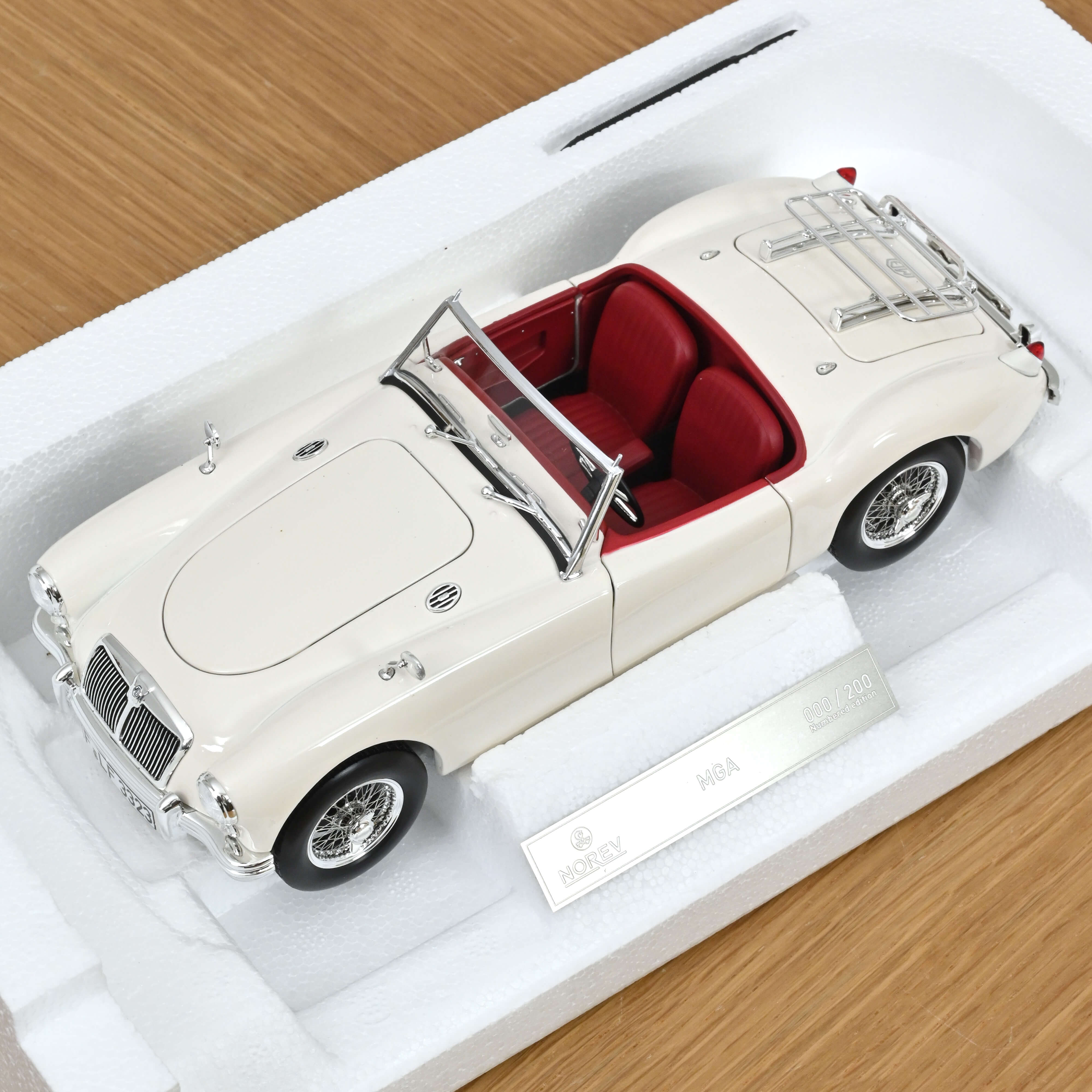 norev-mga-1955-bianco-inglese-1-18-200-pz image 6