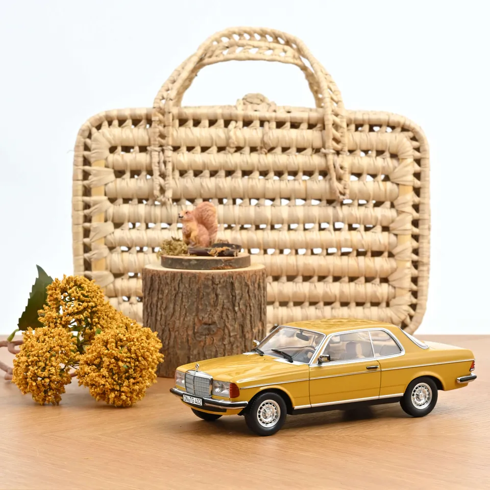 norev-mercedes-benz-280-ce-1980-1-18-jaune-sahara-coup-w123 image 1