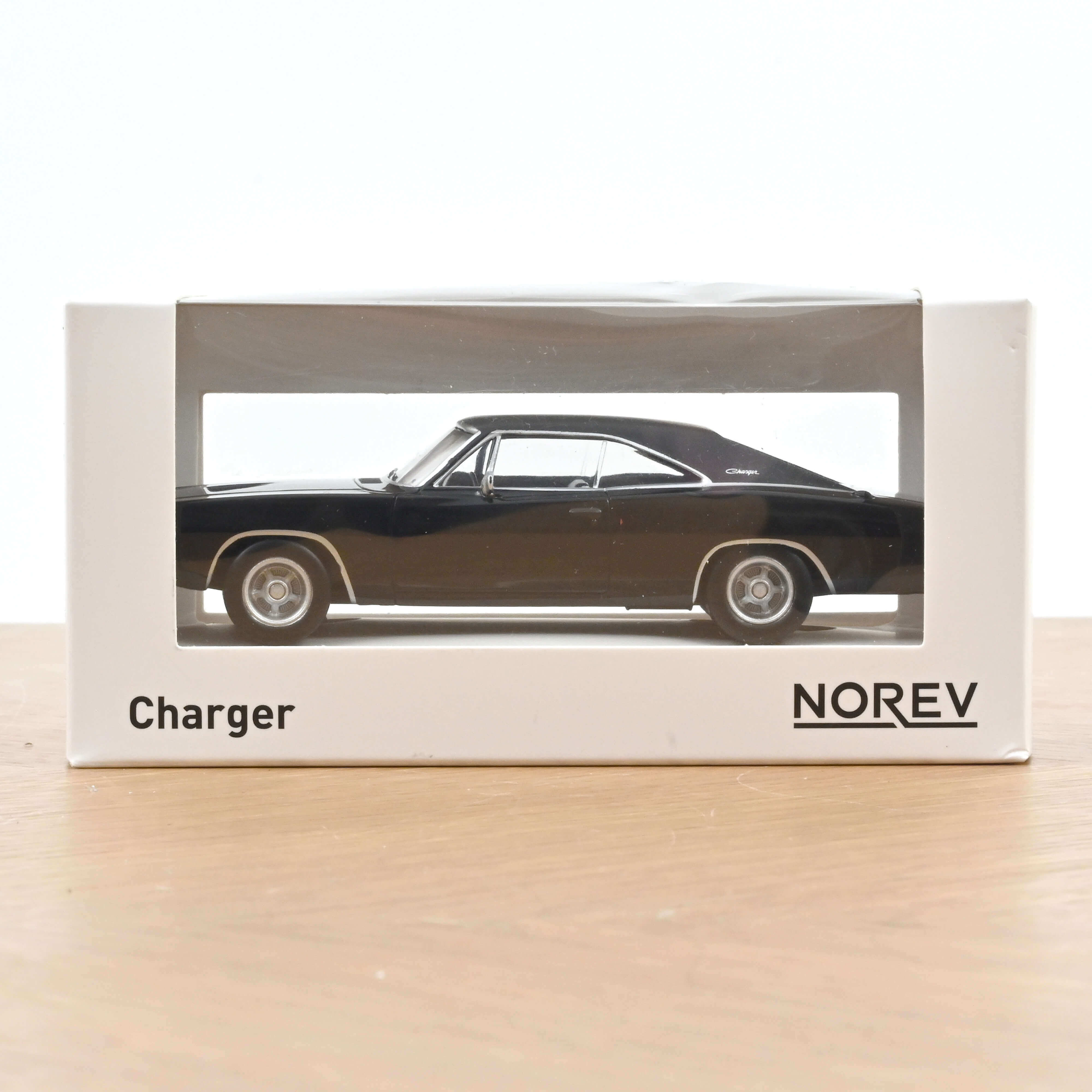 norev-dodge-charger-1968-nera-jet-car-1-43-film-bullitt image 2