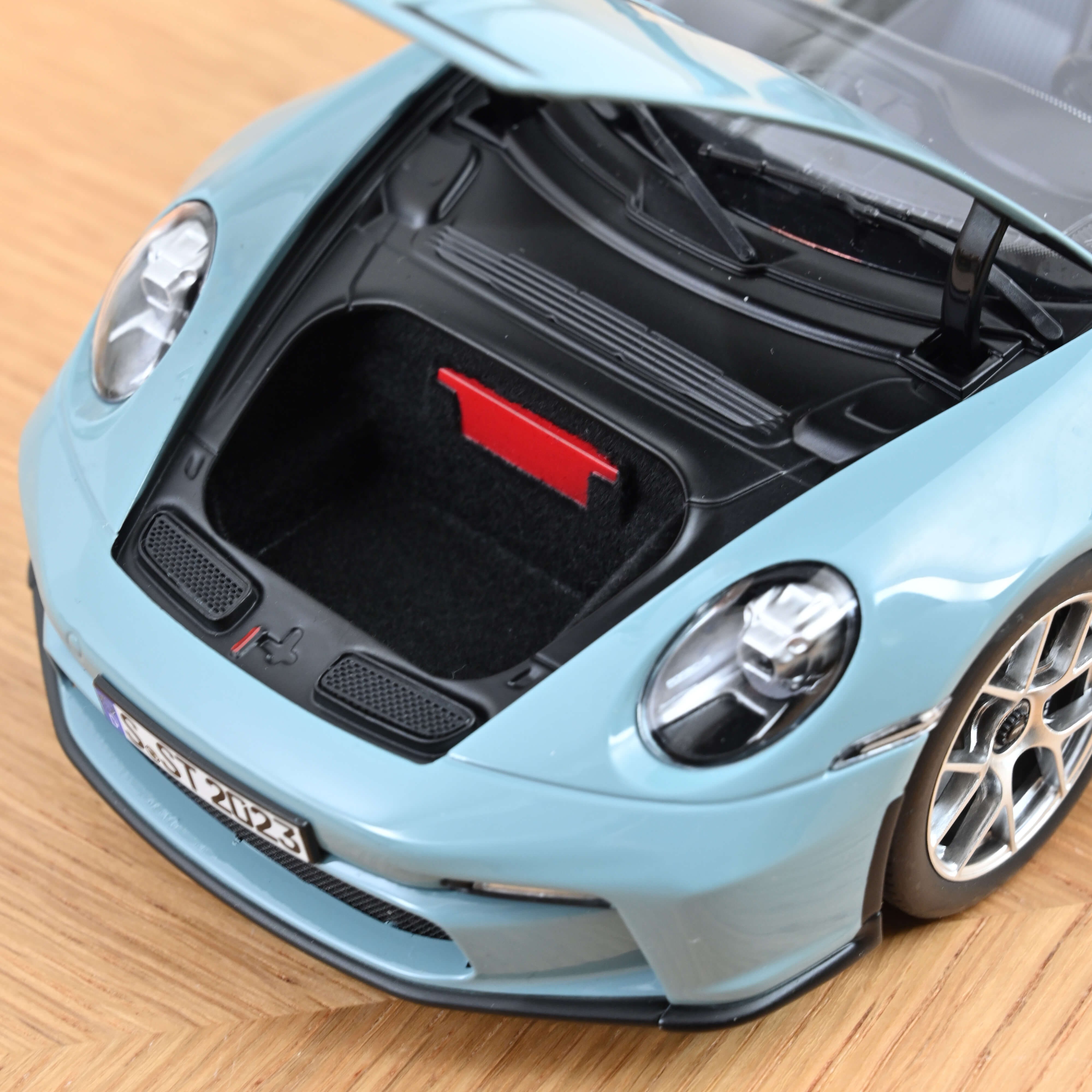 norev-porsche-911-s-t-2023-bleu-meissen-1-18 image 6