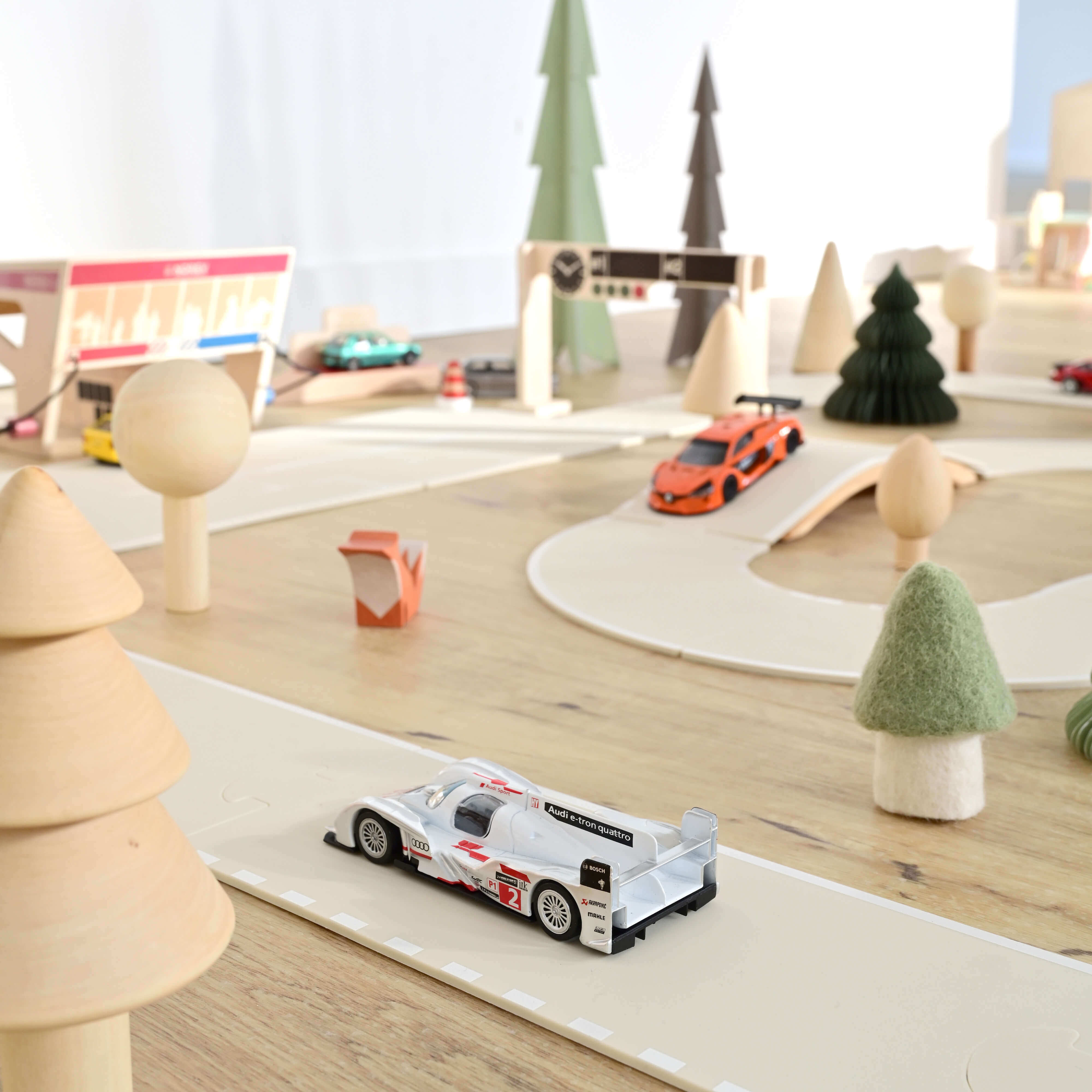 norev-circuito-di-gioco-18-pezzi-in-silicone-audi-r18-blu-1-43 image 4