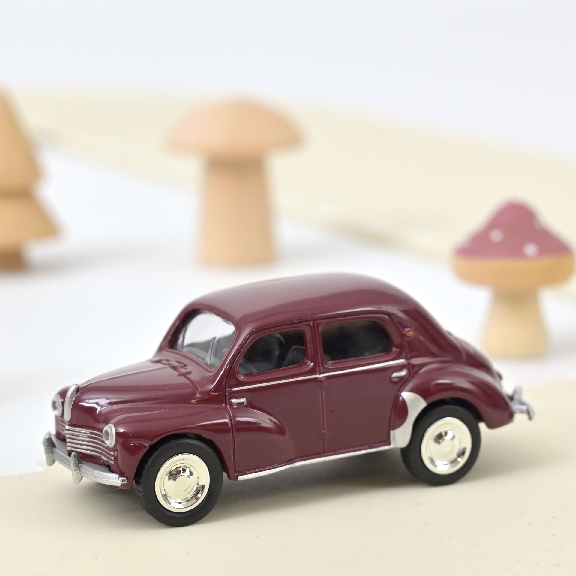 norev-renault-4cv-1950-1-54-minijet-bordeaux image 1