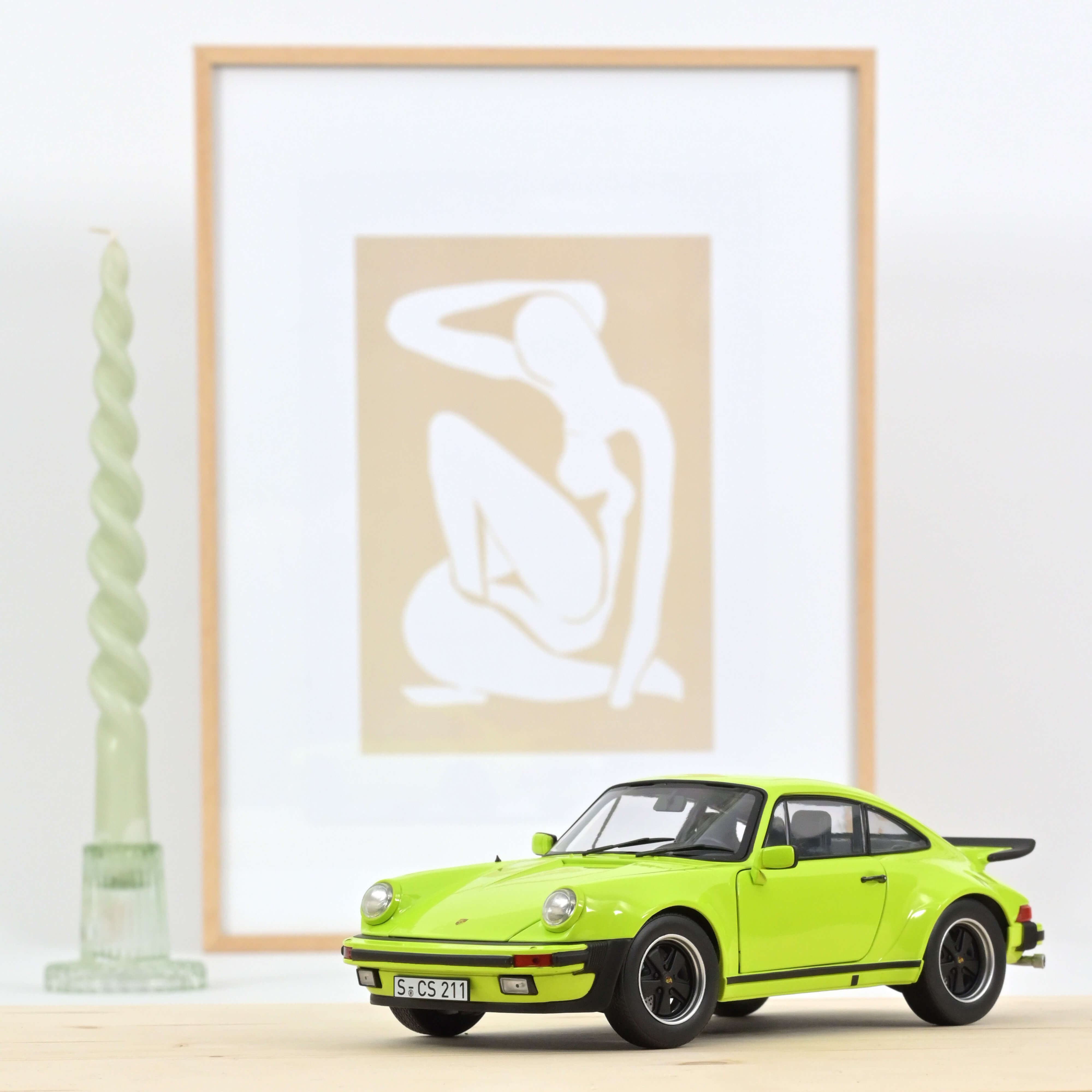 norev-porsche-911-turbo-3-0-1976-1-18-modellino-auto-verde-chiaro image 1