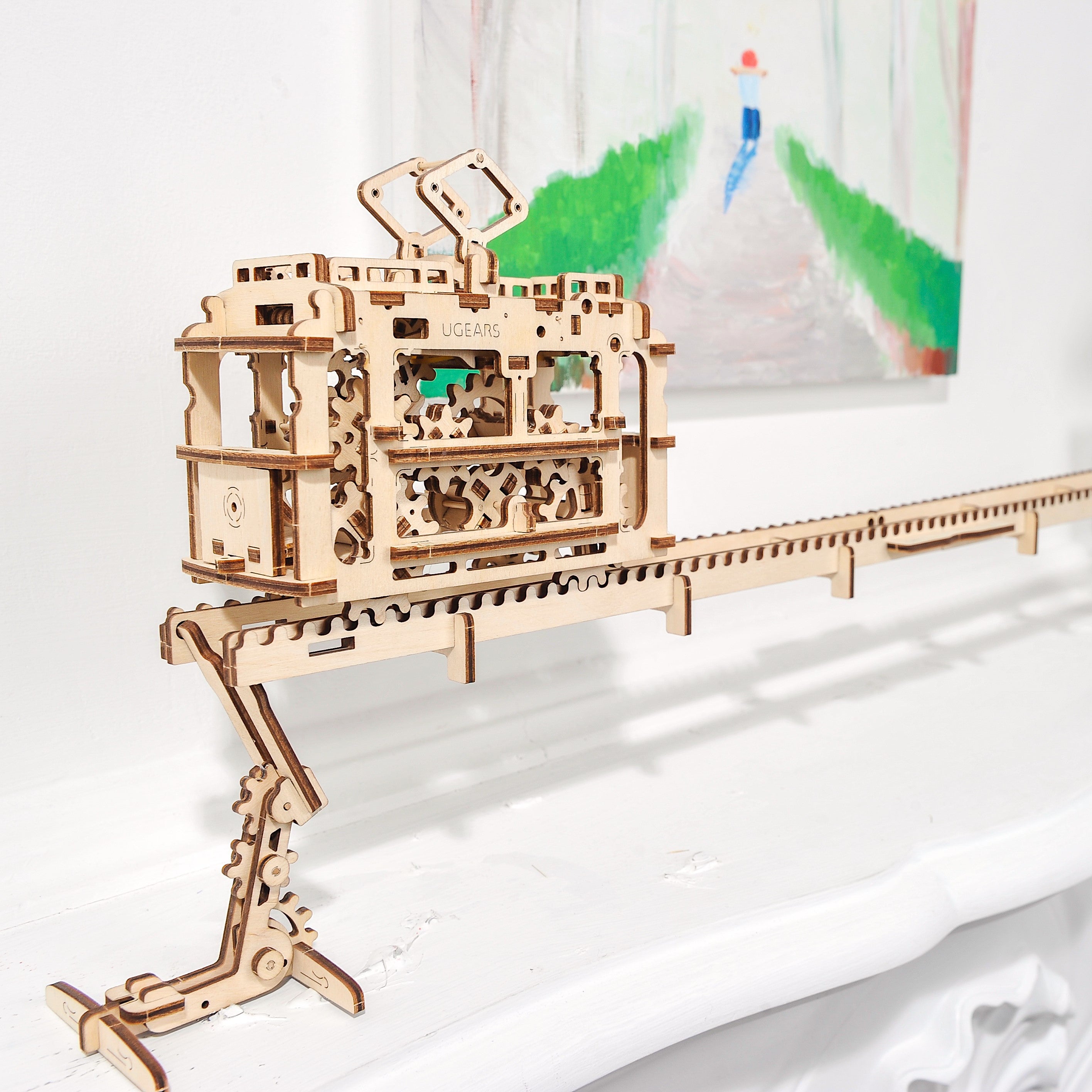 ugears-tram-on-rails-modellino-meccanico-in-legno-con-binari image 7