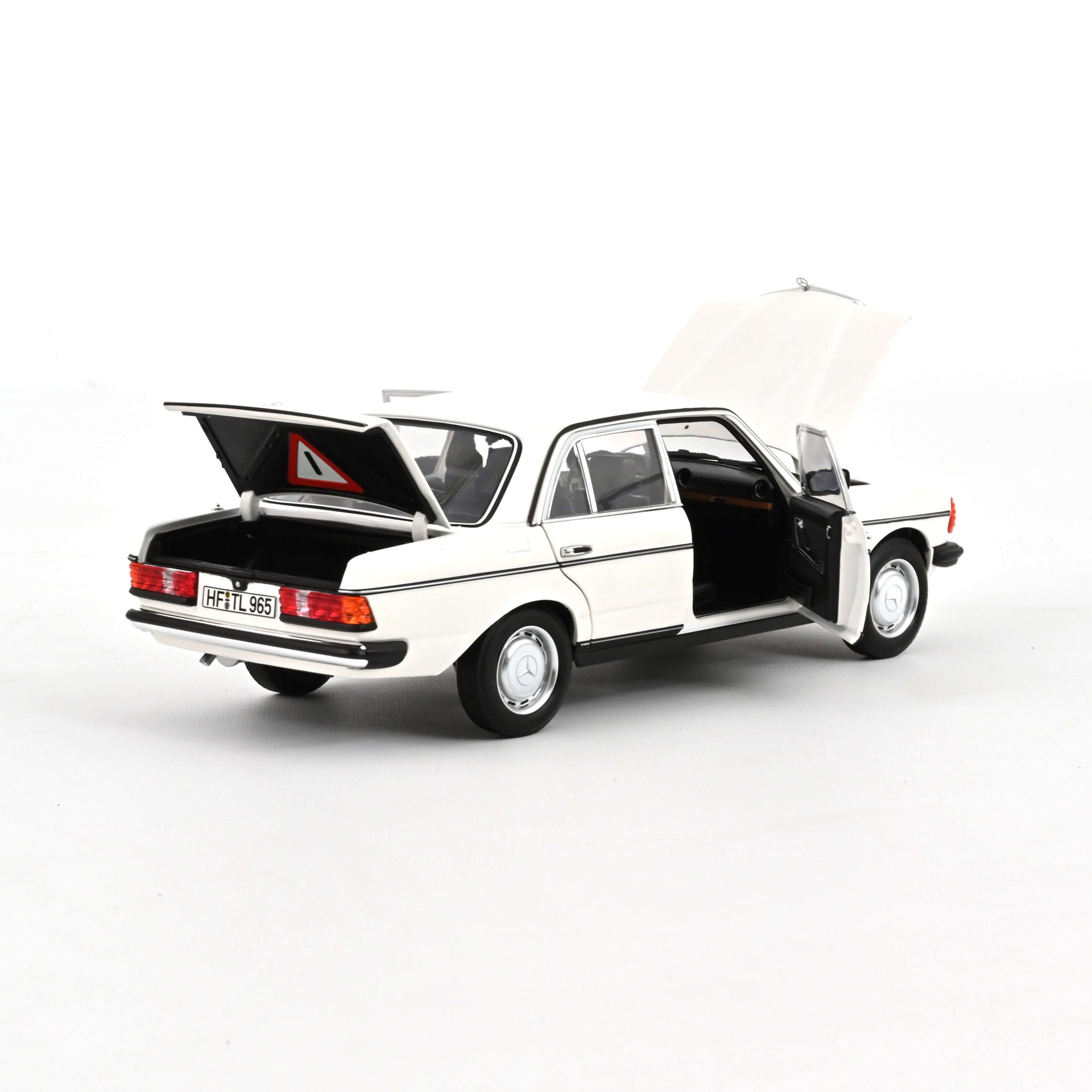 norev-mercedes-benz-200-w123-1982-bianco-1-18 image 1