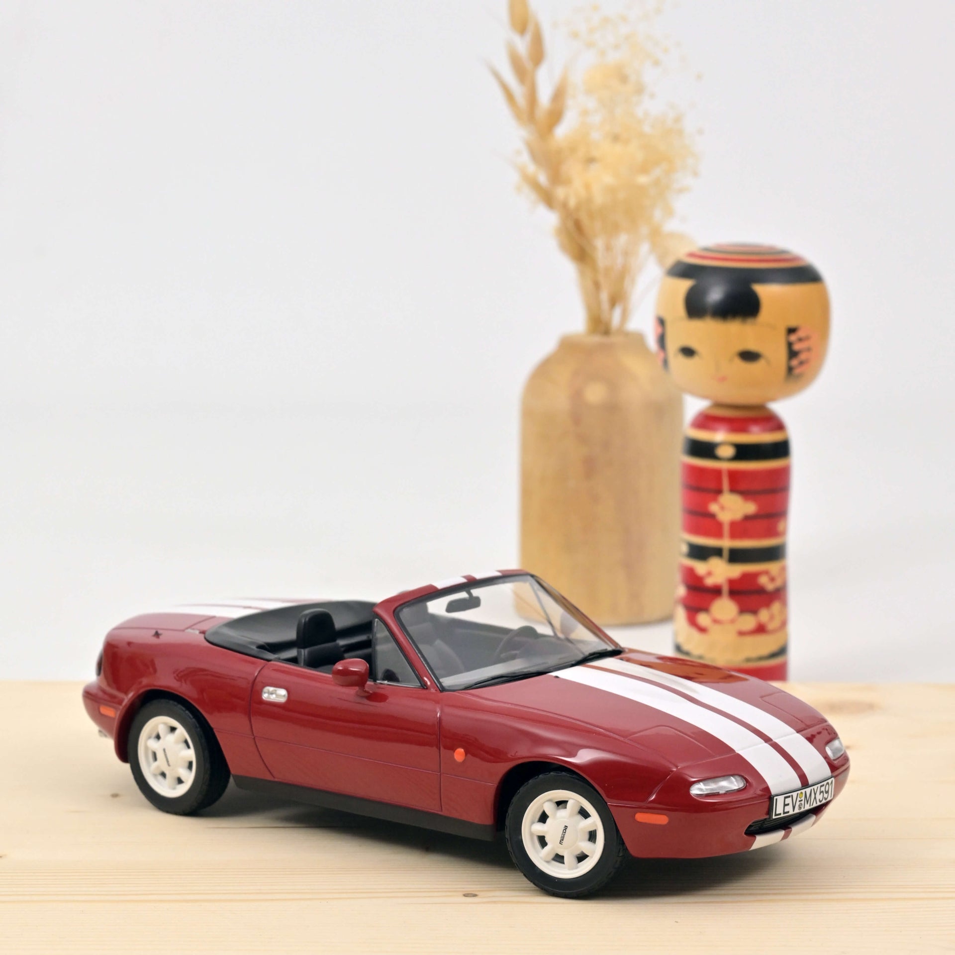 norev-mazda-mx-5-1989-rossa-con-strisce-1-18-edizione-200-pz image 1