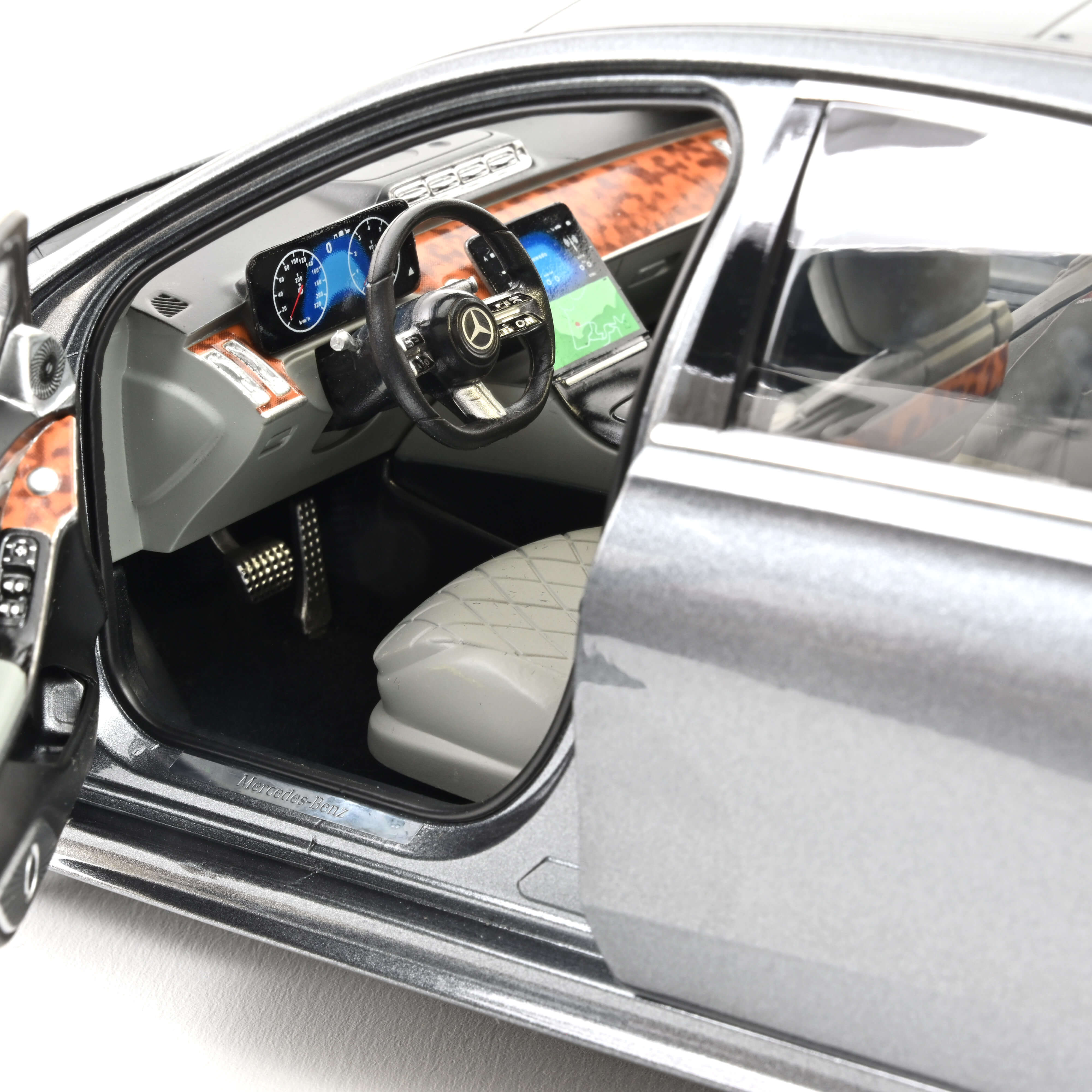 norev-mercedes-benz-classe-s-amg-line-2020-grigio-metallizzato-modellino-1-18 image 3