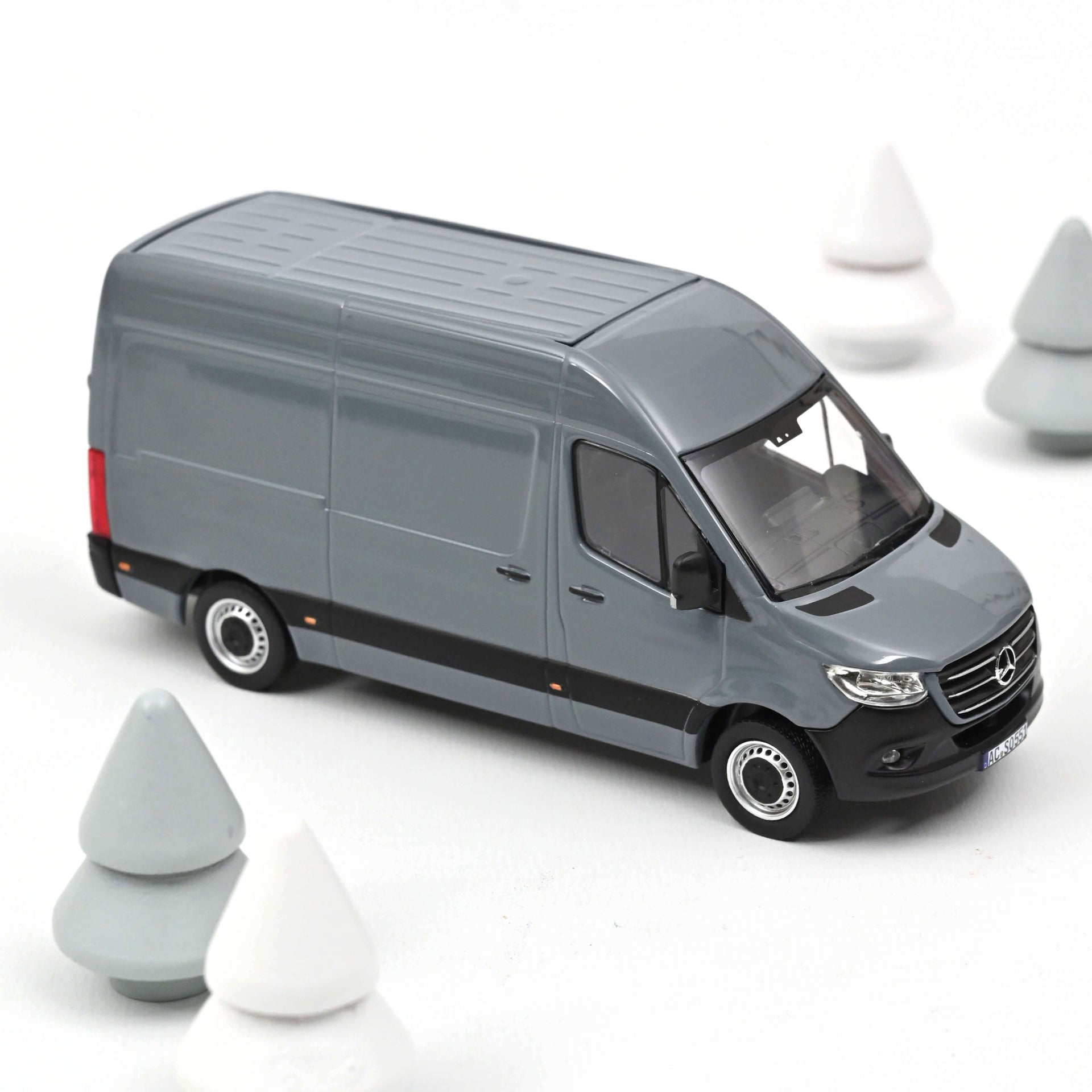 norev-mercedes-benz-sprinter-2018-modello-furgone-1-43-grigio image 1