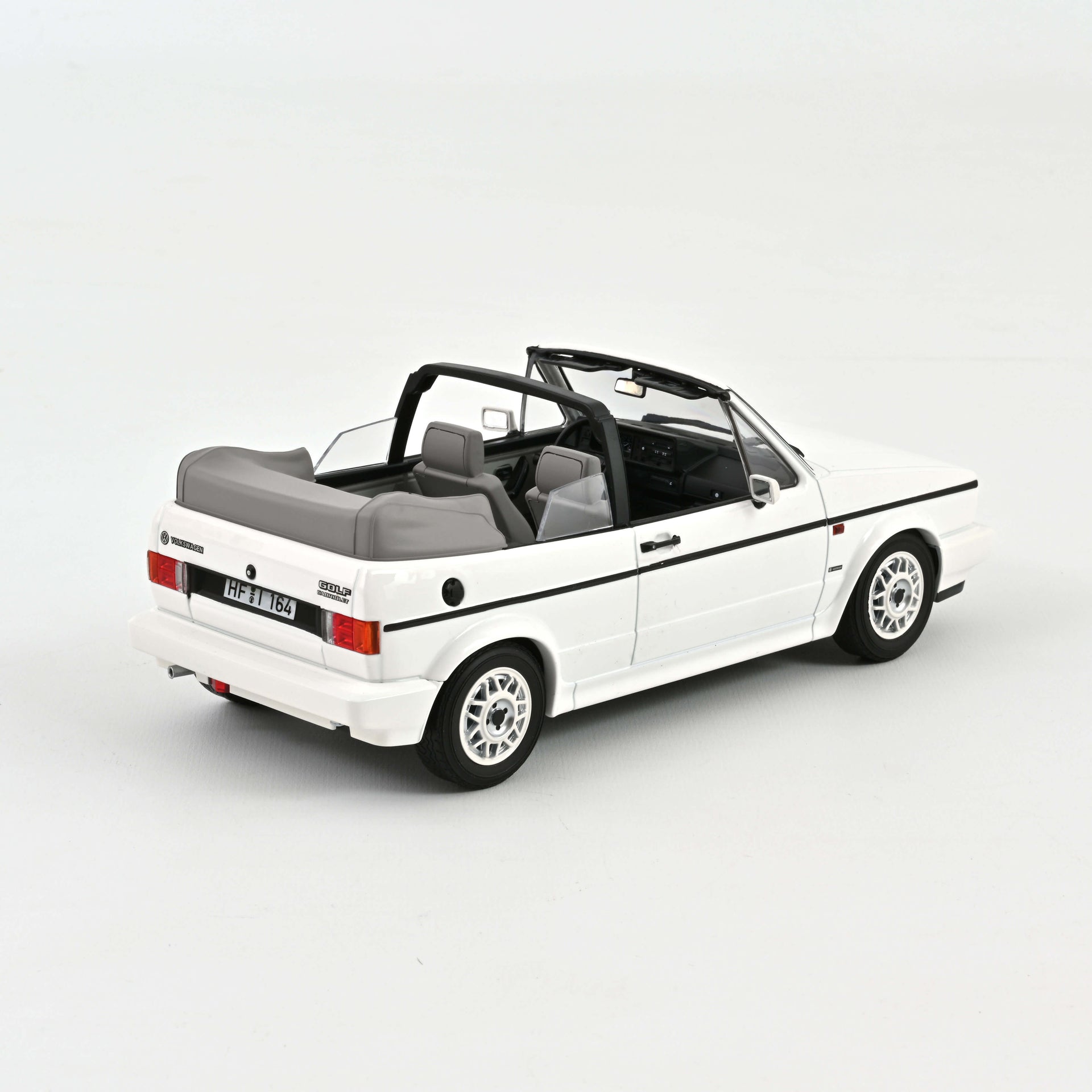 norev-vw-golf-cabriolet-1992-1-18-modellino-auto-bianca image 1