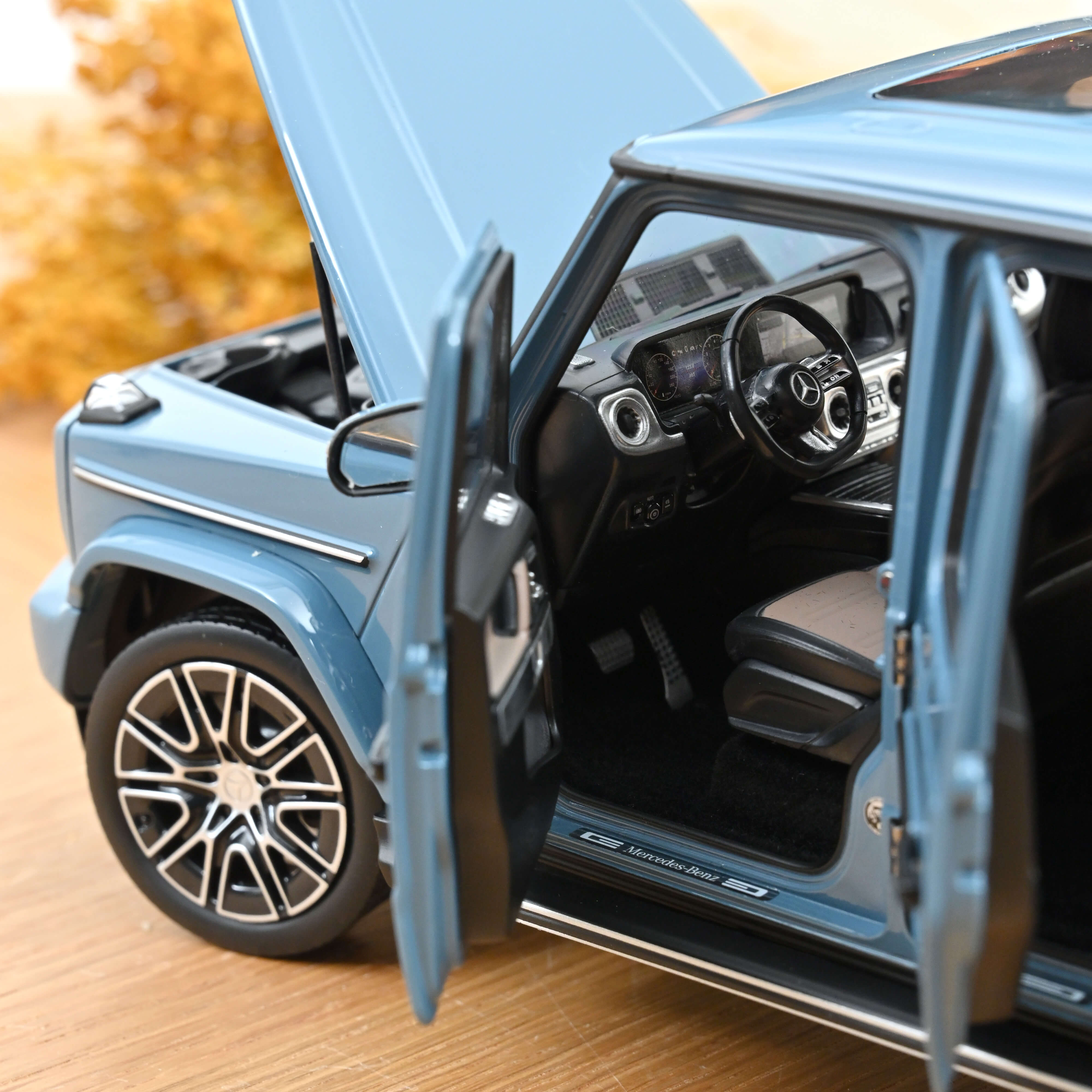 norev-mercedes-benz-classe-g-2024-blu-vintage-modellino-1-18 image 5