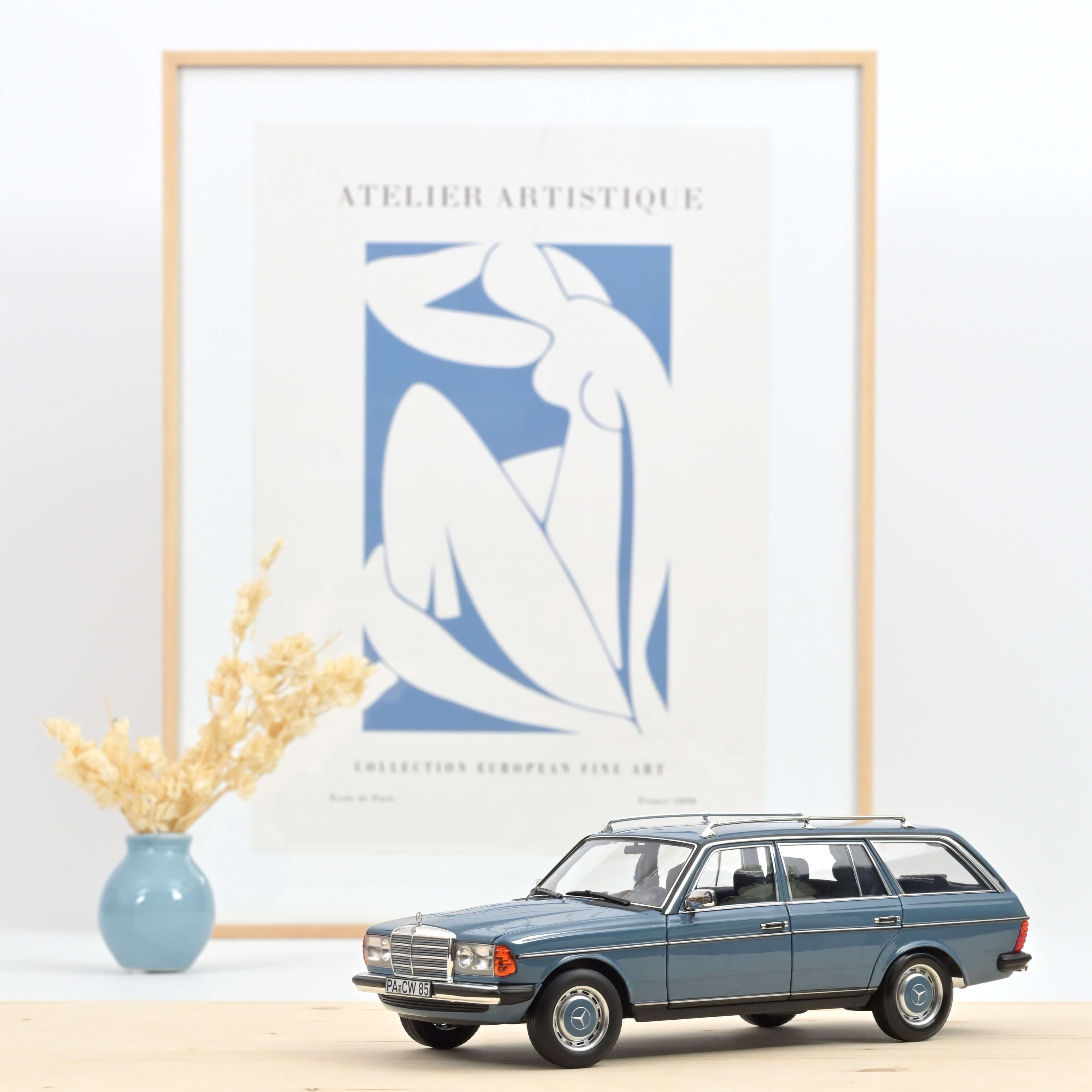 norev-mercedes-benz-200-t-1980-blu-1-18-modellino-station-wagon-die-cast image 1