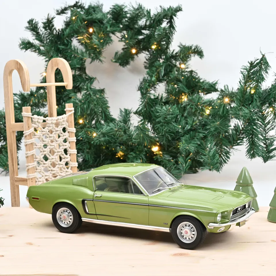 norev-ford-mustang-fastback-gt-1968-modellino-auto-1-12-oro-lime-metallizzato image 1