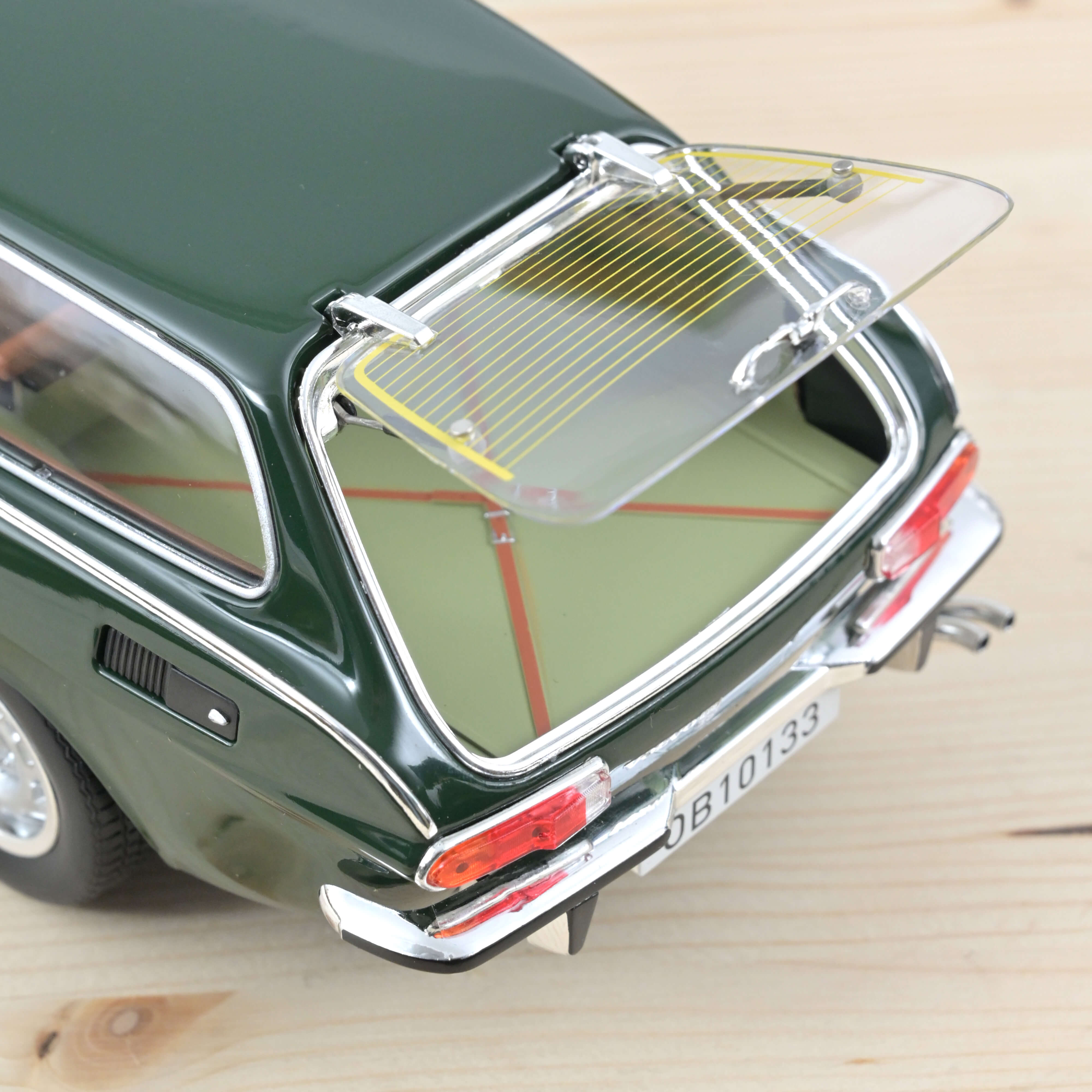 norev-volvo-1800-es-1973-modellino-auto-1-18-verde-scuro image 3