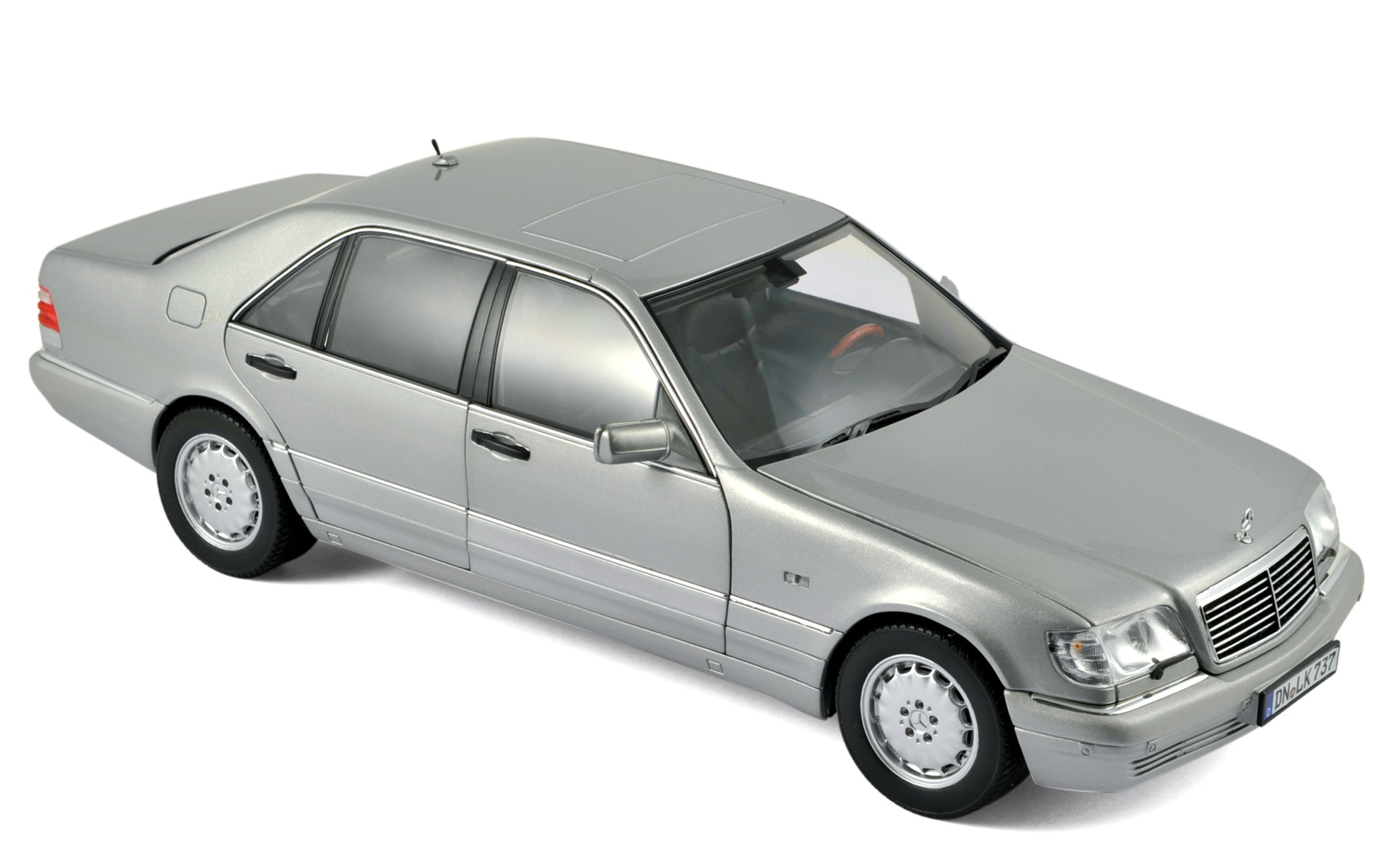 norev-mercedes-benz-s600-1997-modellino-auto-1-18-grigio-chiaro-perlato image 1