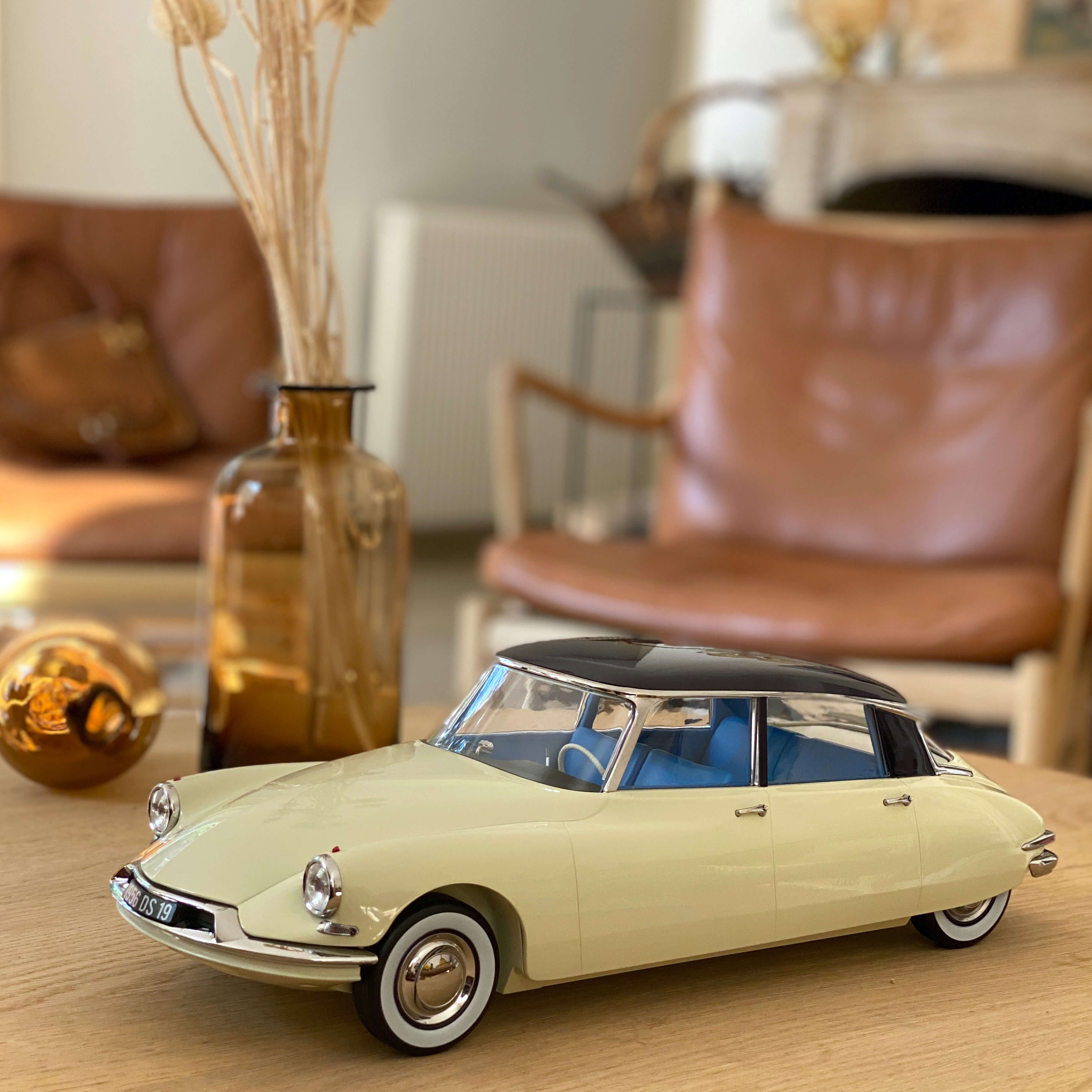 norev-citro-n-ds-19-1956-modellino-auto-1-12-beige-e-aubergine image 1
