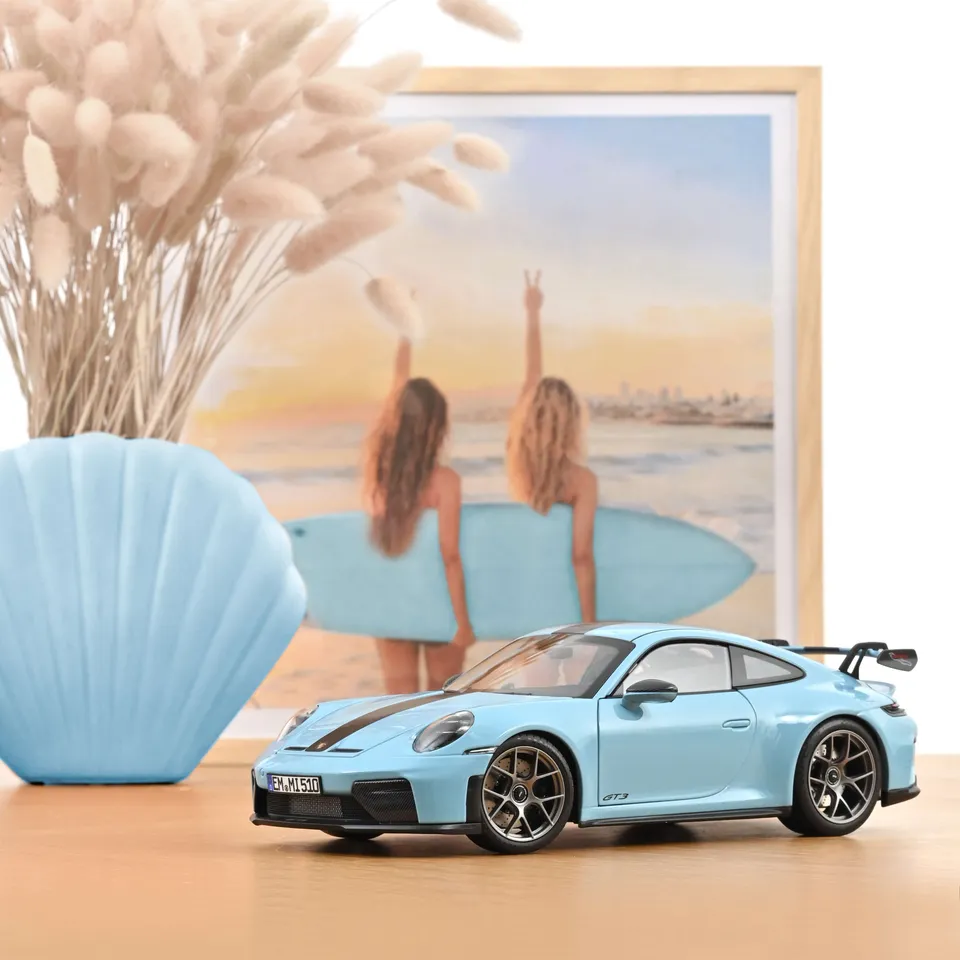 norev-porsche-911-gt3-pack-weissach-2025-blu-gulf-1-18-modellino-supercar image 1