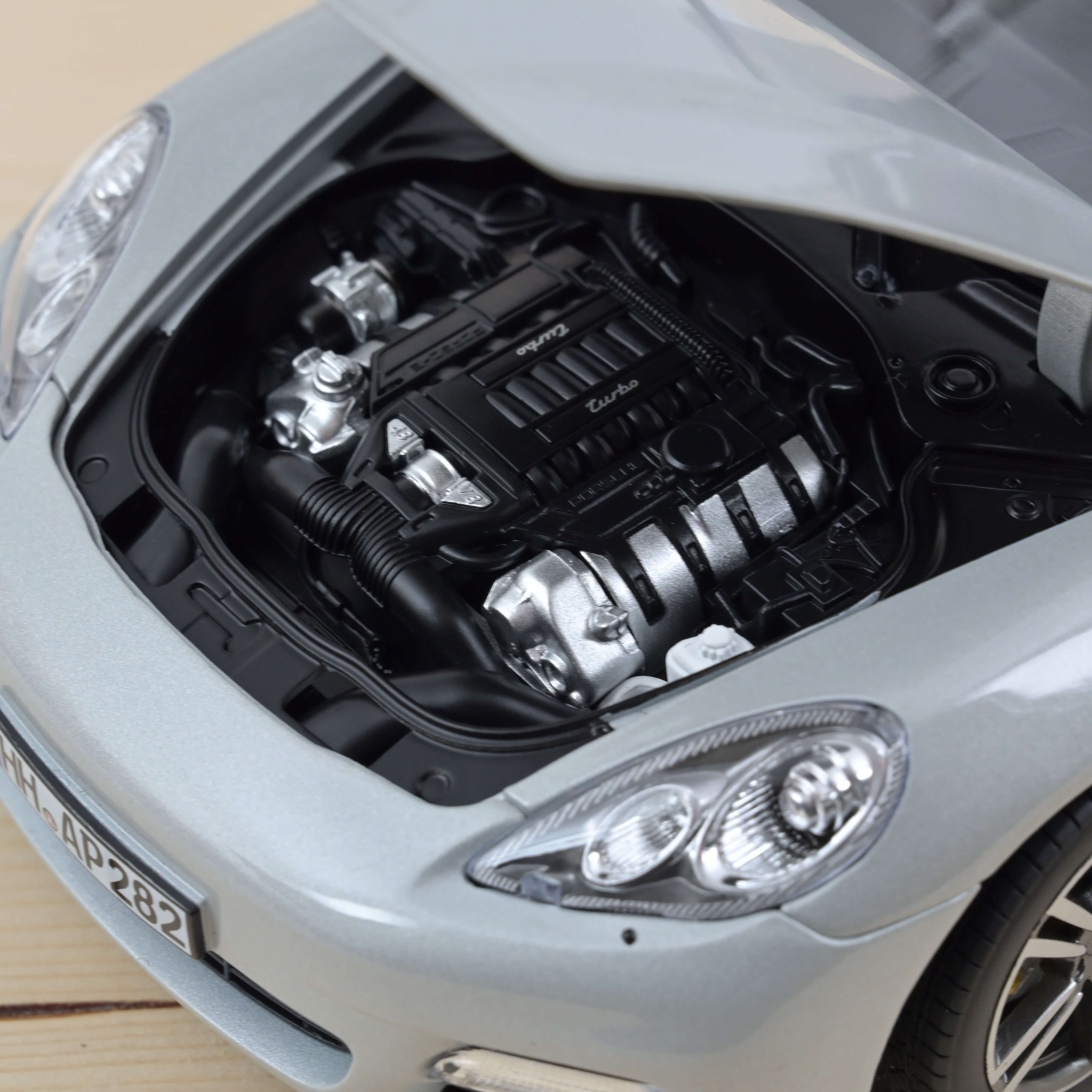 norev-porsche-panamera-turbo-2009-argento-1-18 image 3