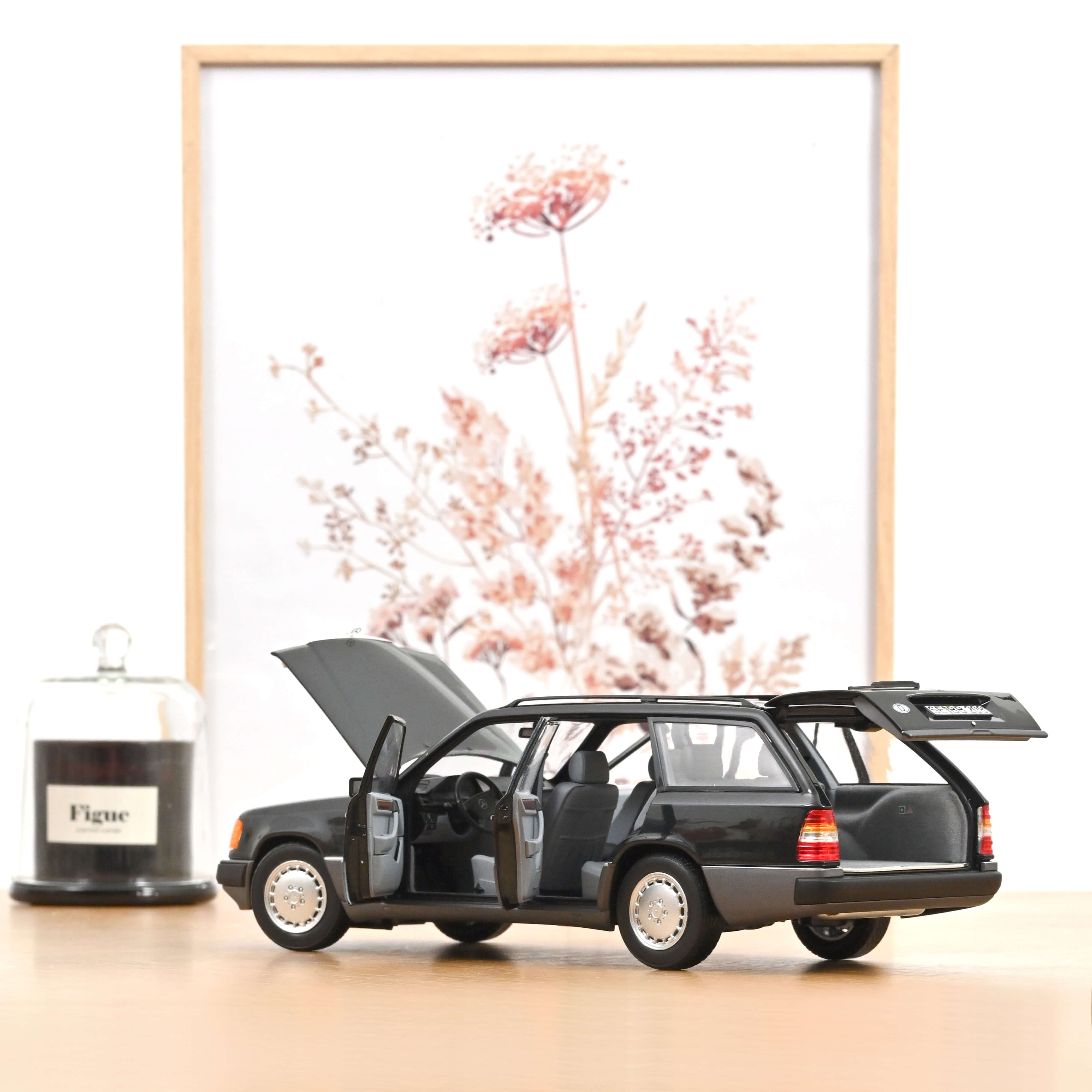 norev-mercedes-benz-300-d-t-modell-w124-1990-blu-nero-modellino-1-18 image 2