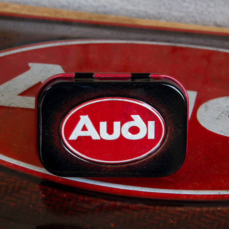 nostalgic-art-audi-logo-red-shine-scatolina-tascabile-in-metallo-con-mentine image 2