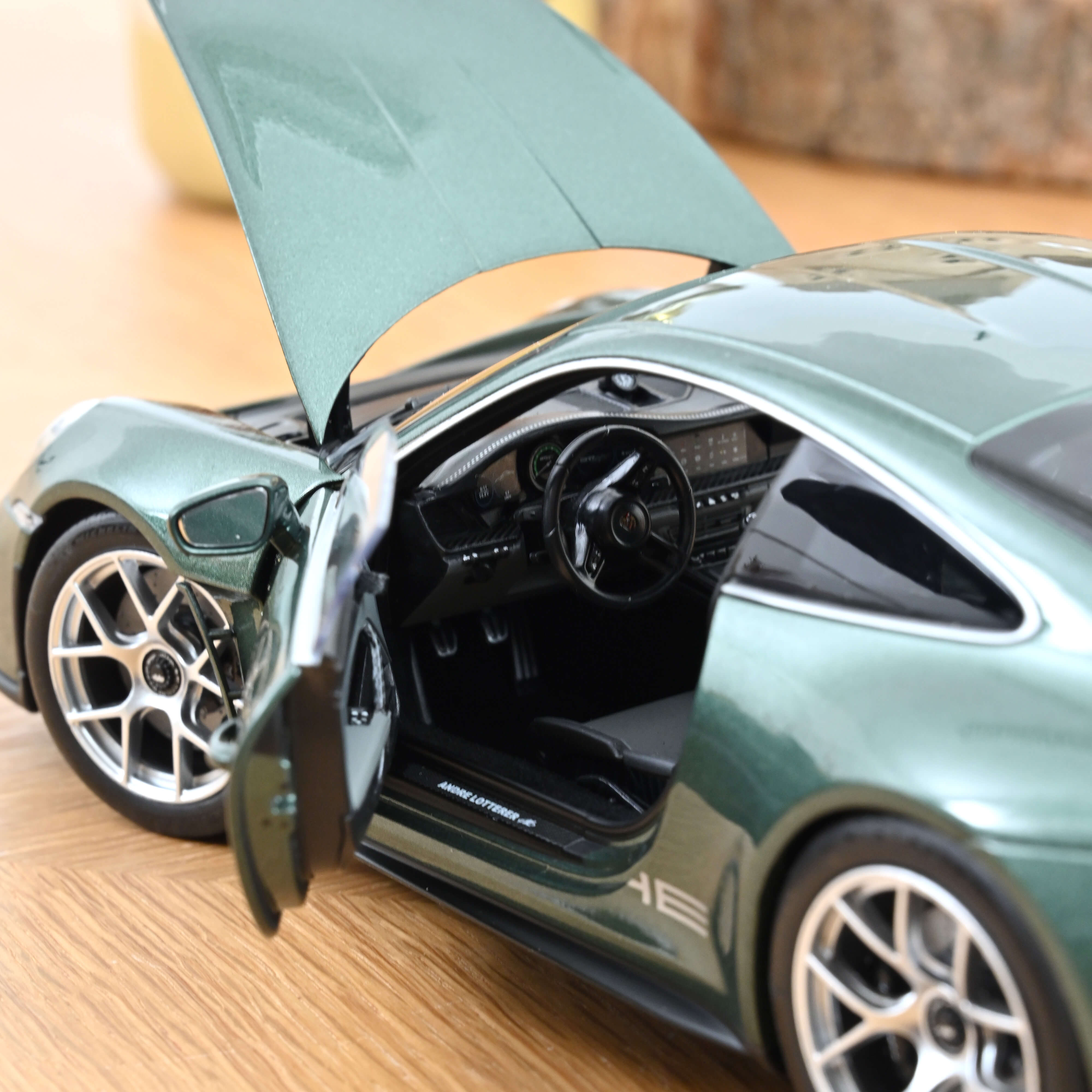 norev-porsche-911-s-t-2023-verde-malachite-metallizzato-1-18 image 4