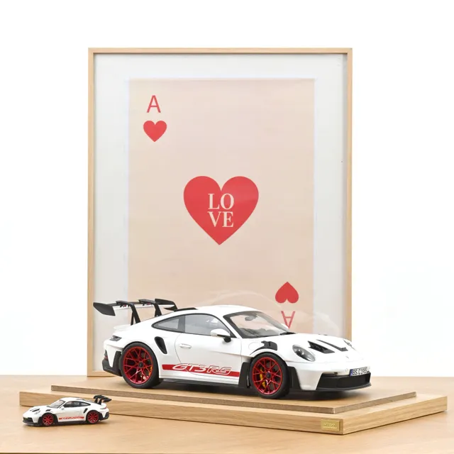 norev-porsche-911-gt3-rs-992-2022-modellino-auto-1-12-bianco-con-rosso-pyro image 1