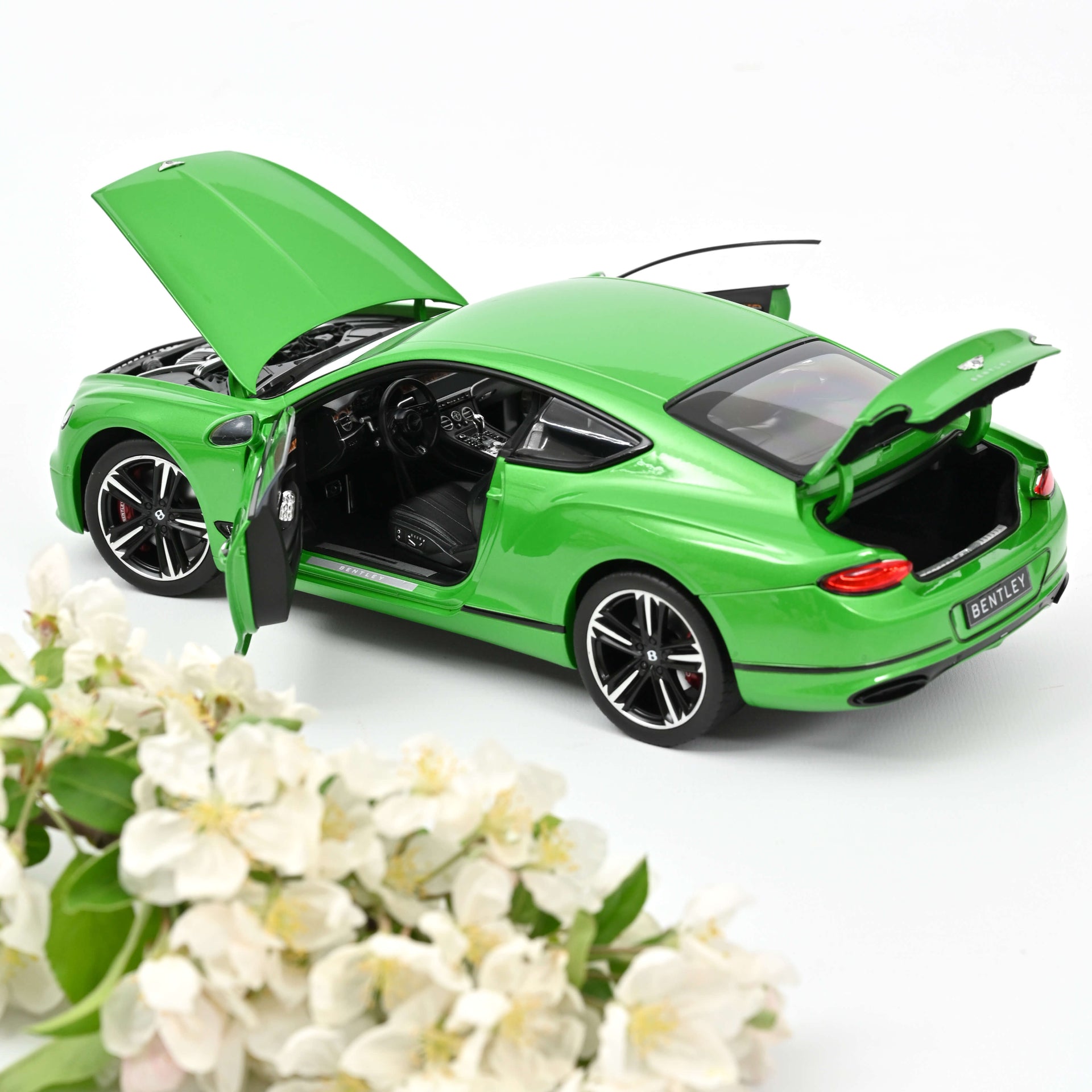 norev-bentley-continental-gt-2018-modellino-auto-1-18-verde-apple image 1