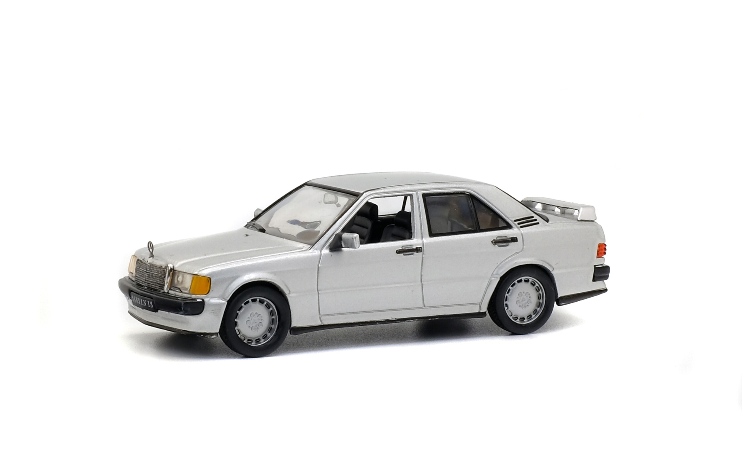 solido-mercedes-190e-w201-1984-modellino-auto-1-43 image 2