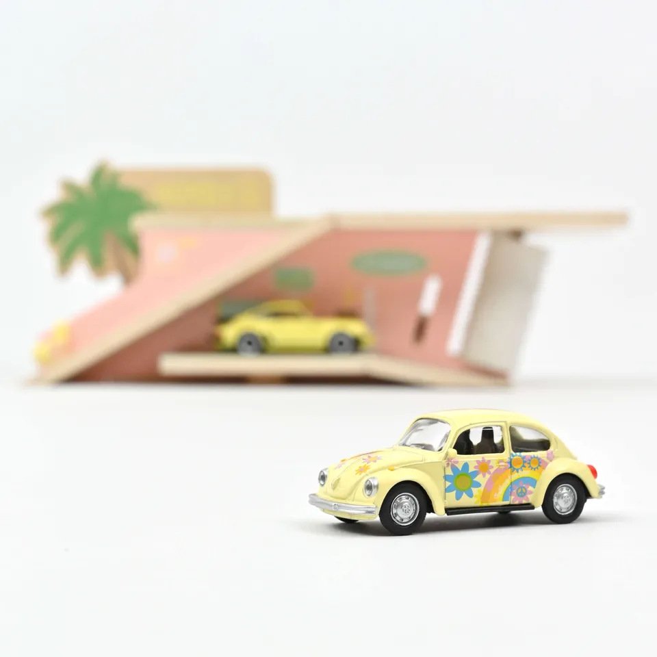 norev-vw-coccinelle-1303-1973-peace-and-love-modellino-auto-1-54 image 1