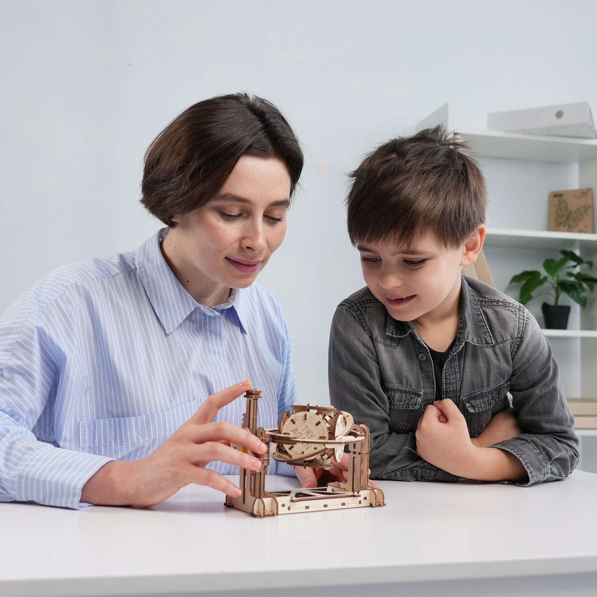 ugears-random-generator-kit-meccanico-educativo-in-legno image 7